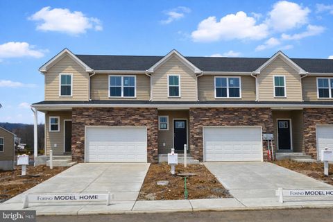 Townhouse For Sale - 205 Lucille Way #LOT 21<br/> FLEETWOOD, PA 19522