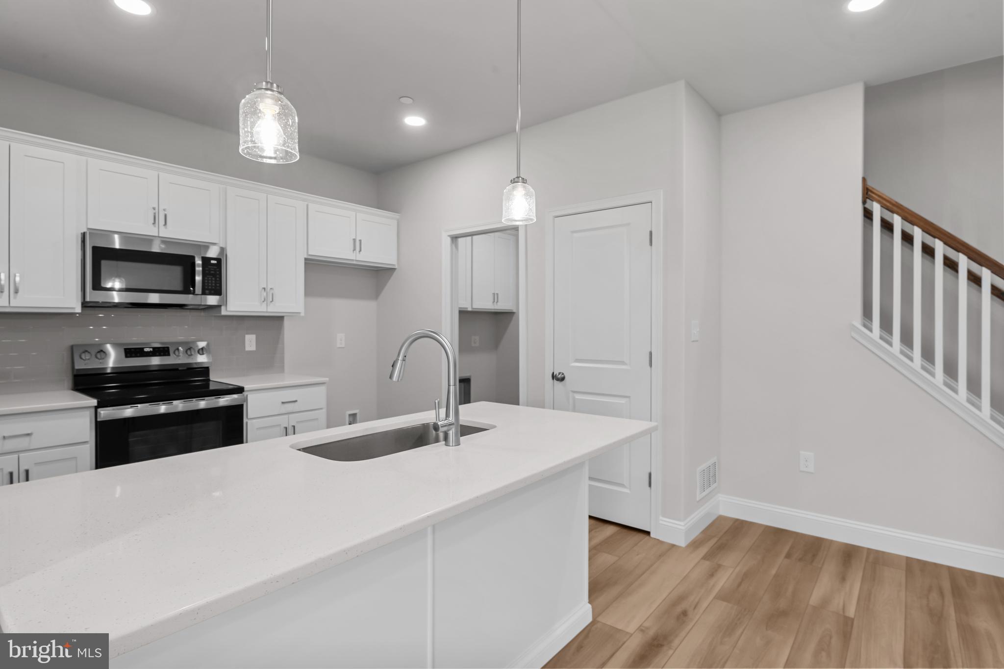 HAWKSTONE VILLAGE - Residential