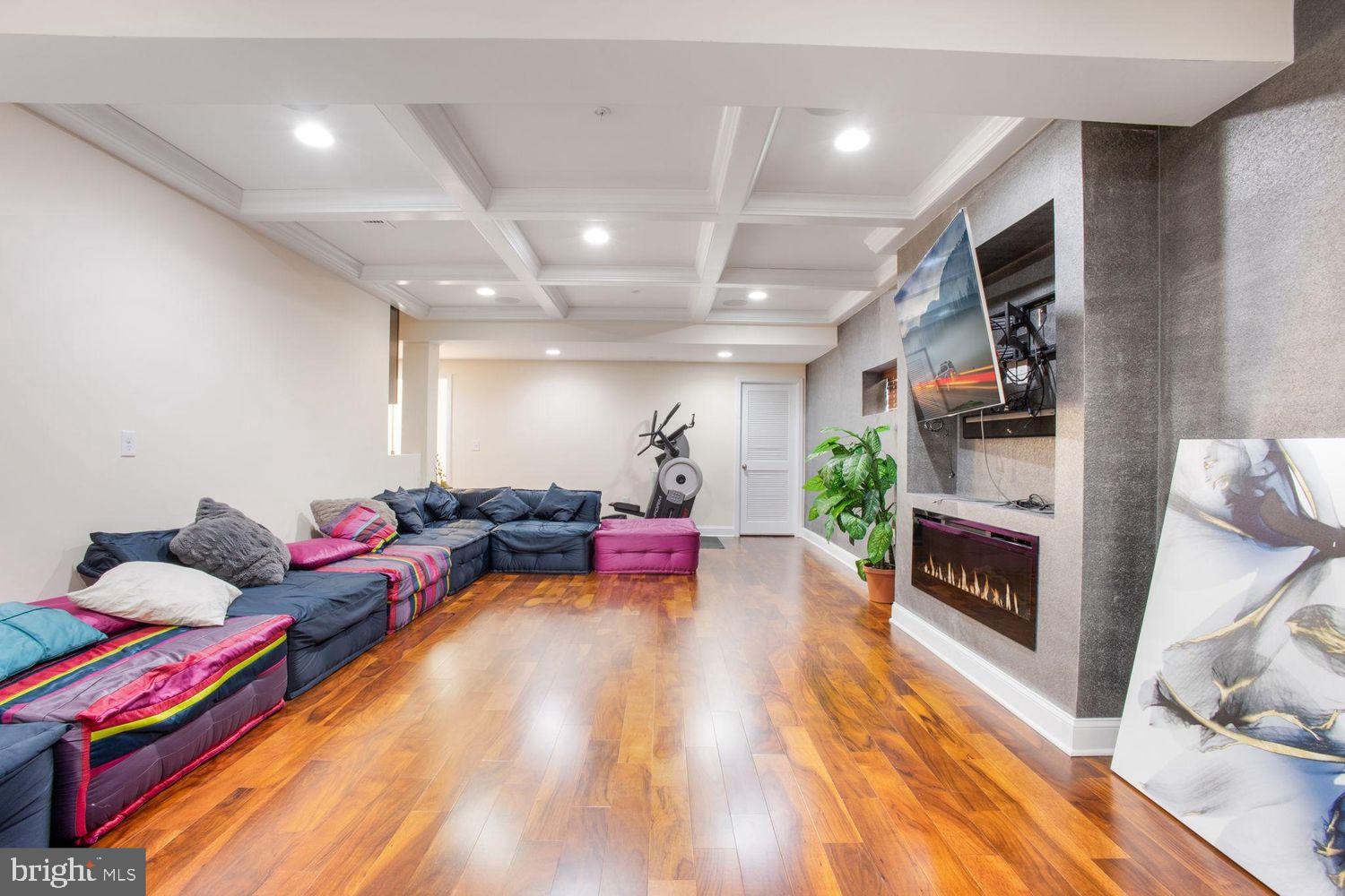 LAYHILL OVERLOOK - Residential Lease