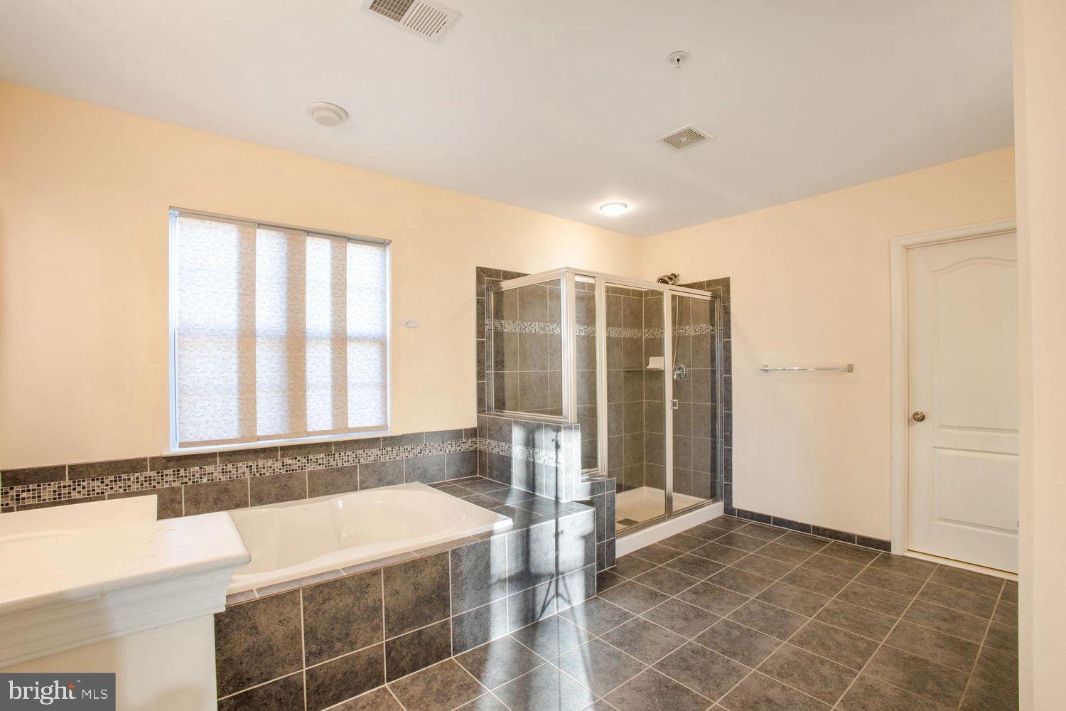 LAYHILL OVERLOOK - Residential Lease