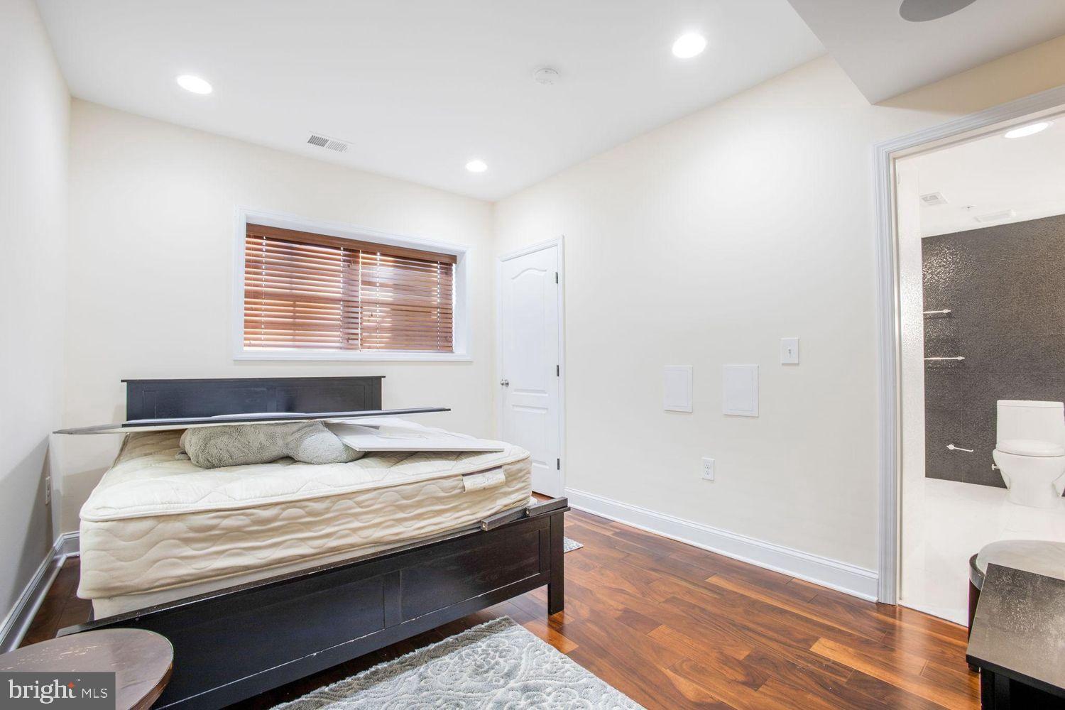 LAYHILL OVERLOOK - Residential Lease