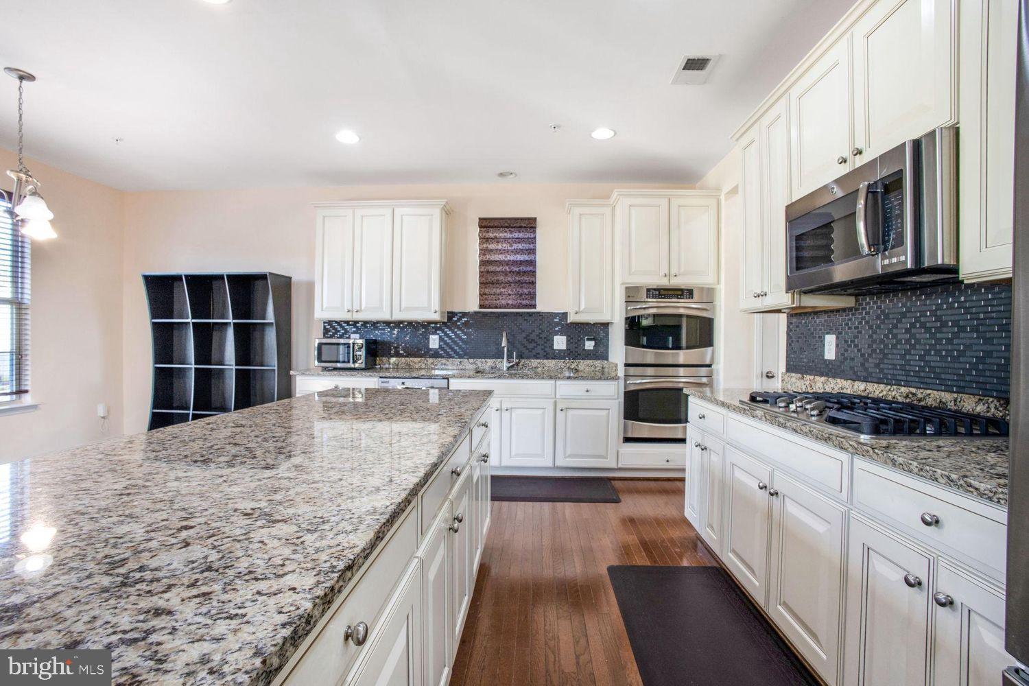 LAYHILL OVERLOOK - Residential Lease