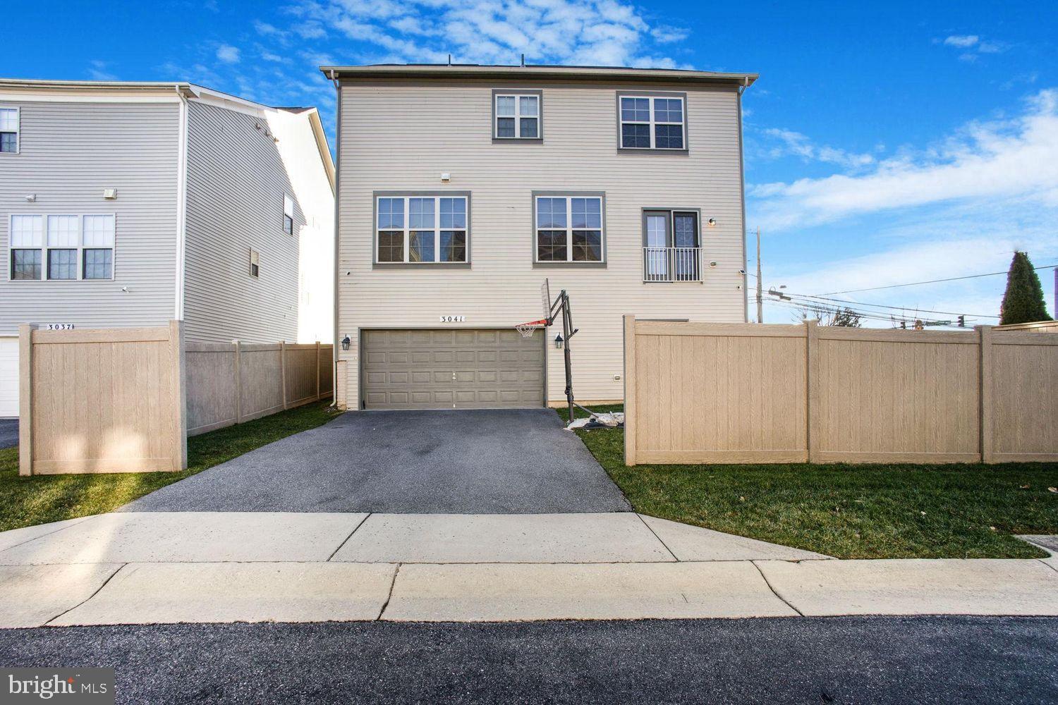 LAYHILL OVERLOOK - Residential Lease