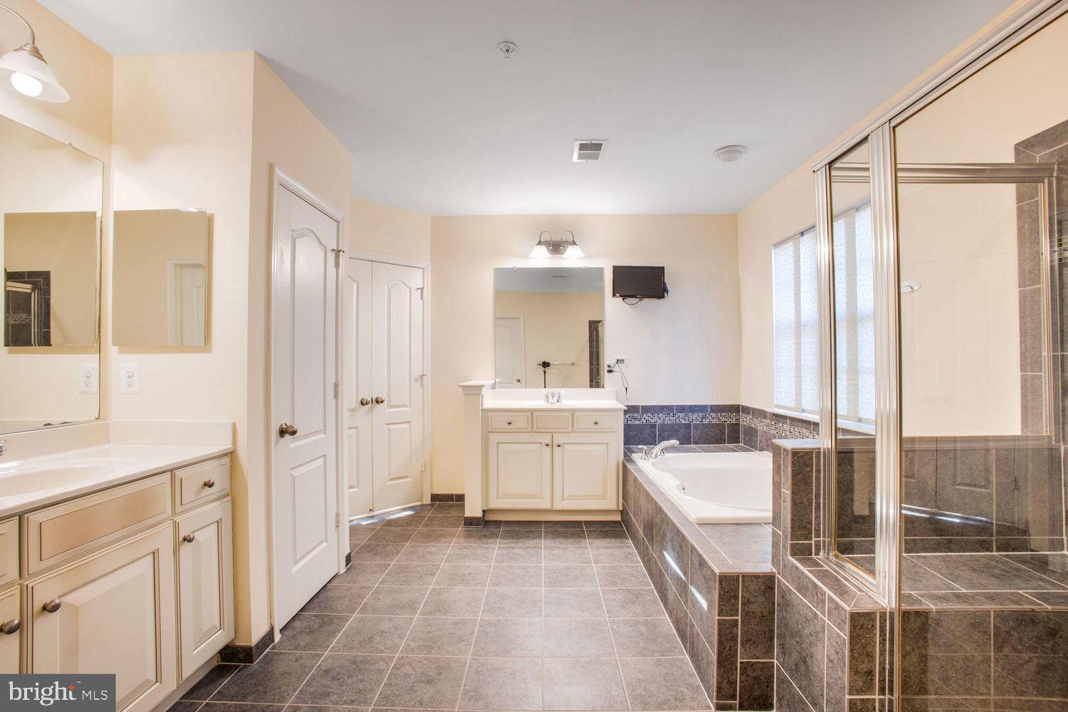 LAYHILL OVERLOOK - Residential Lease