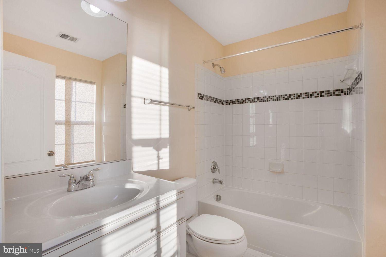 LAYHILL OVERLOOK - Residential Lease