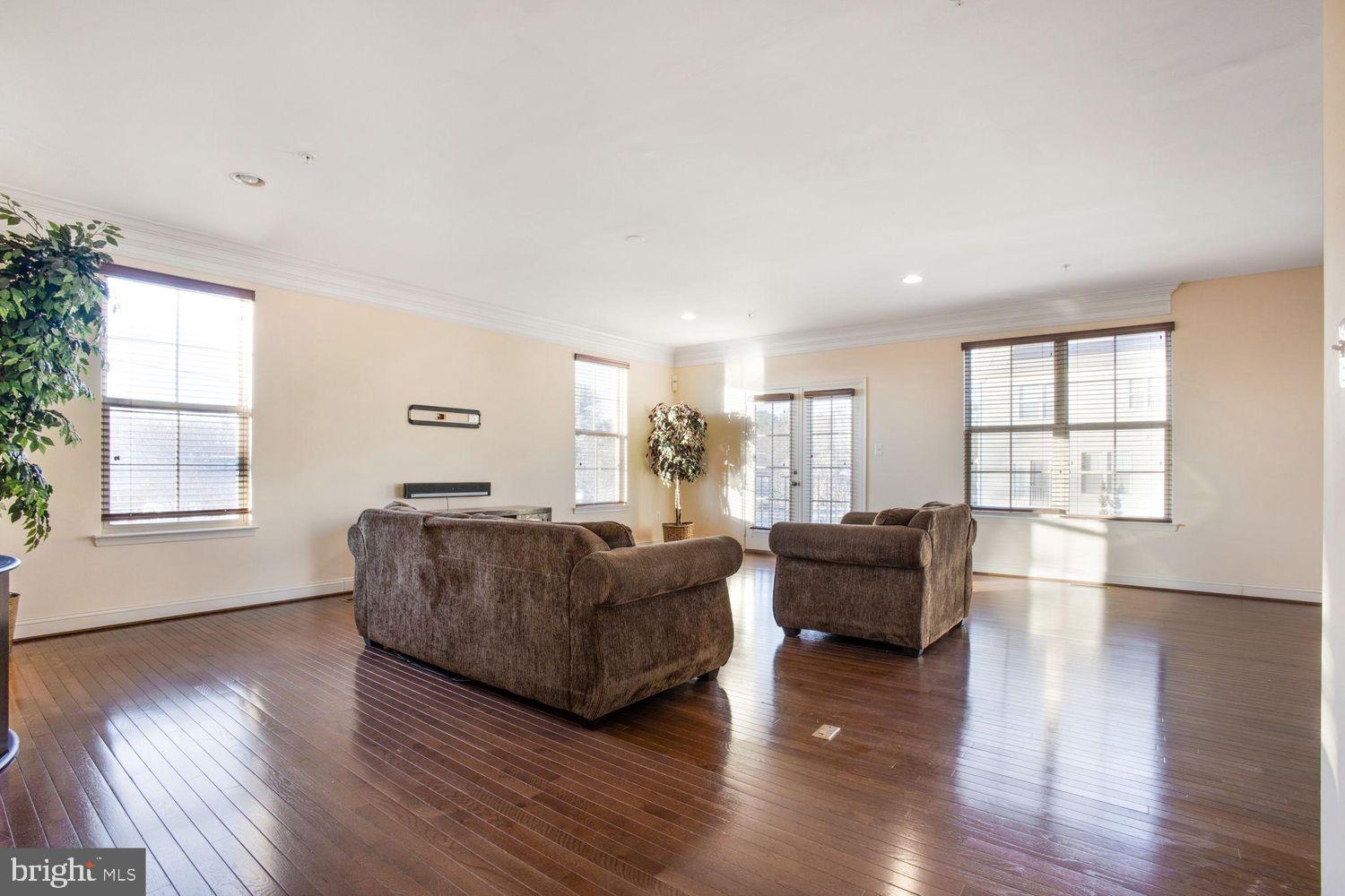 LAYHILL OVERLOOK - Residential Lease