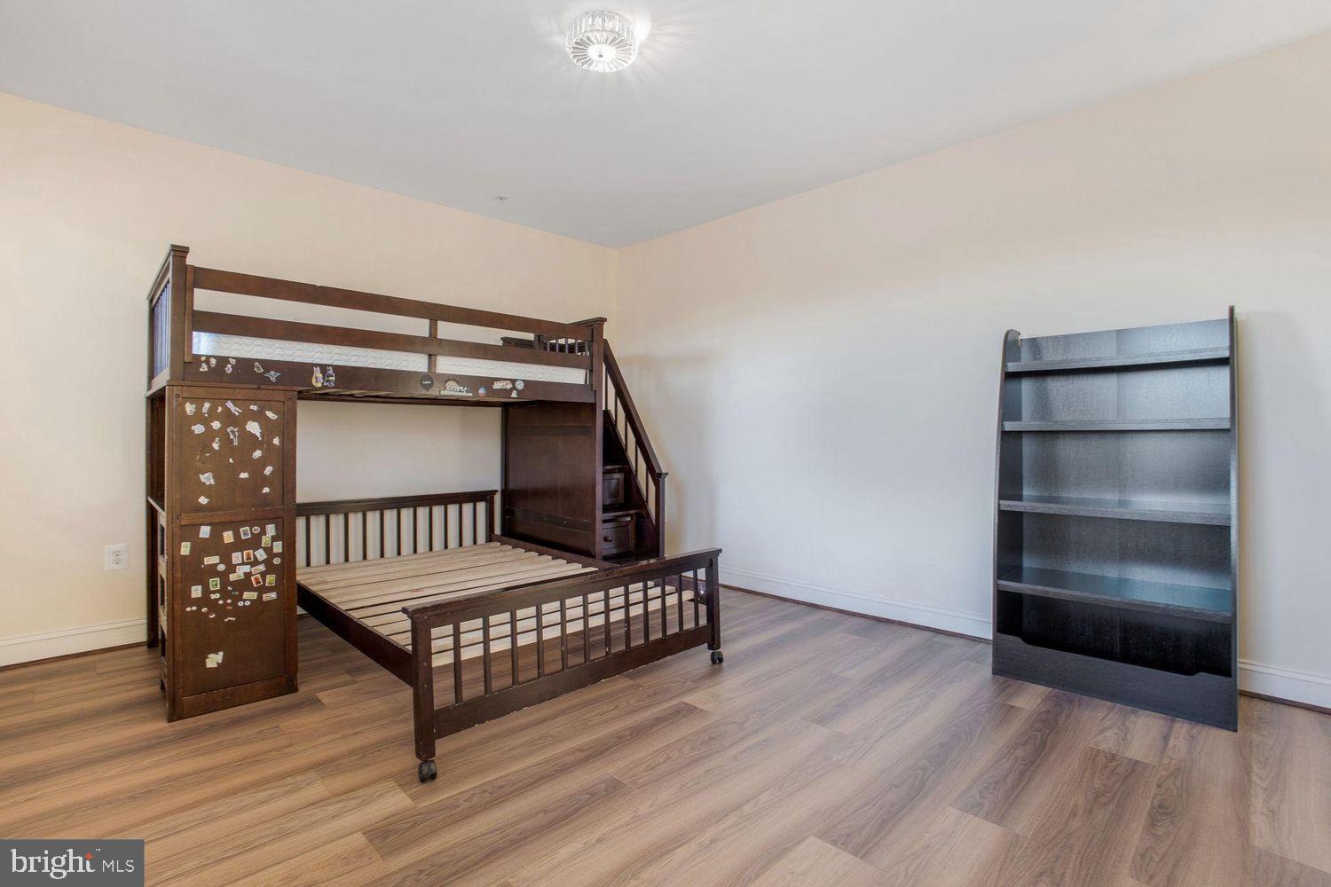 LAYHILL OVERLOOK - Residential Lease