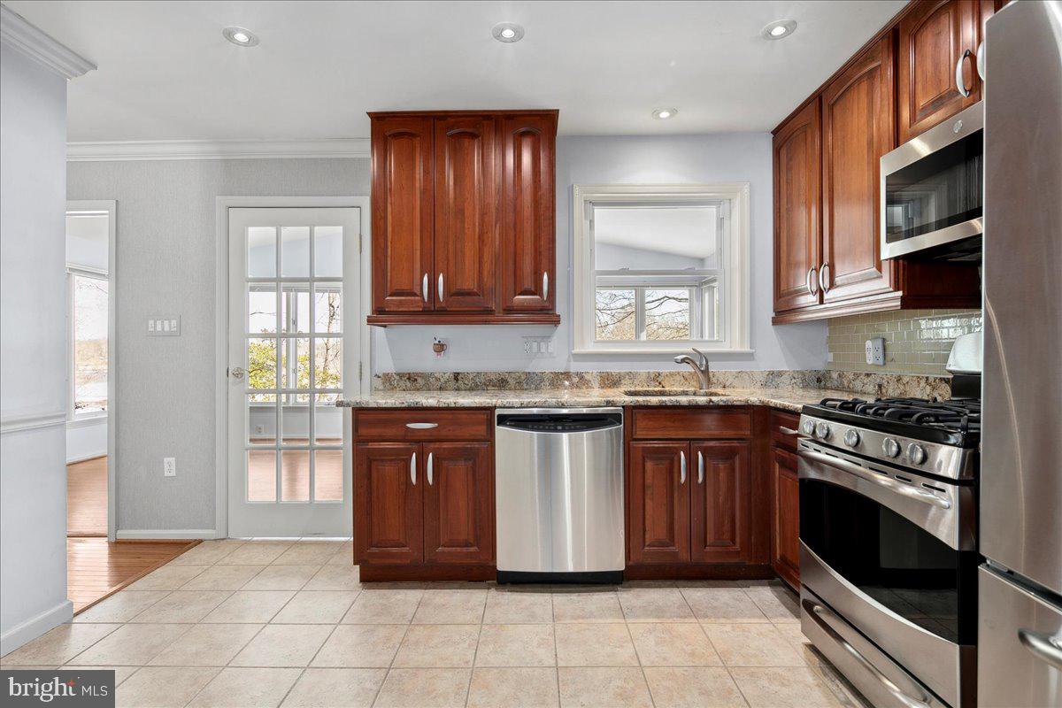 RIVERSIDE ESTATES - Residential