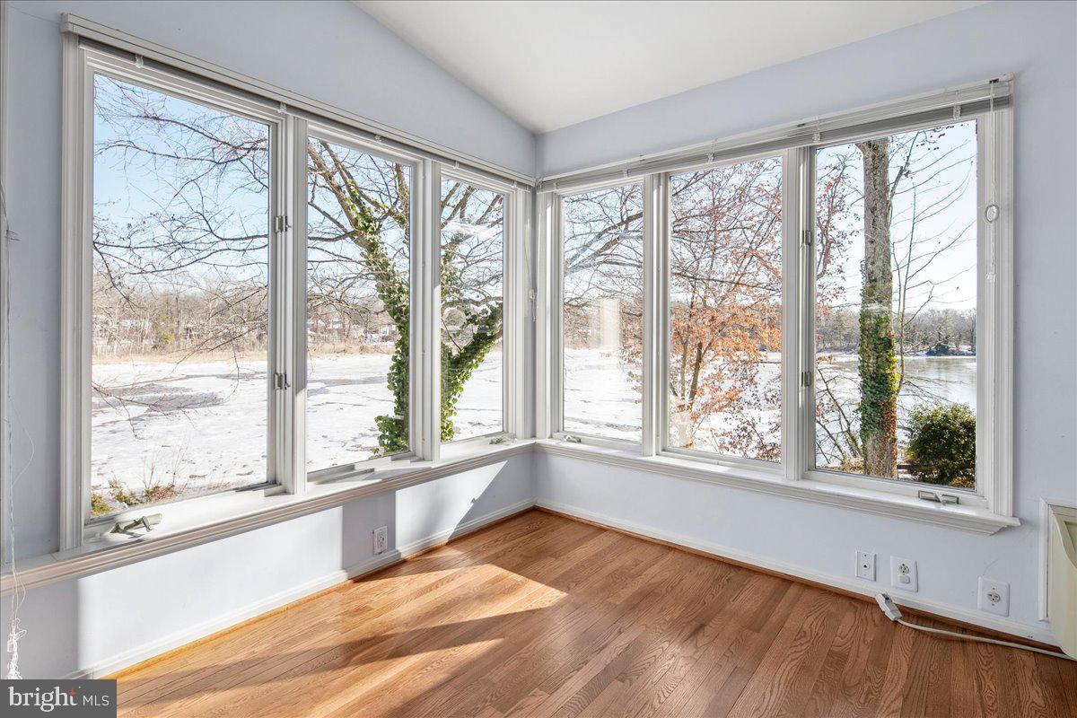 RIVERSIDE ESTATES - Residential