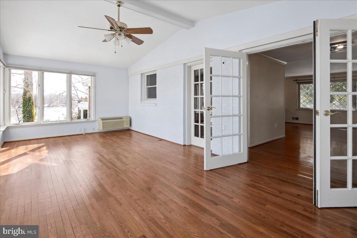 RIVERSIDE ESTATES - Residential