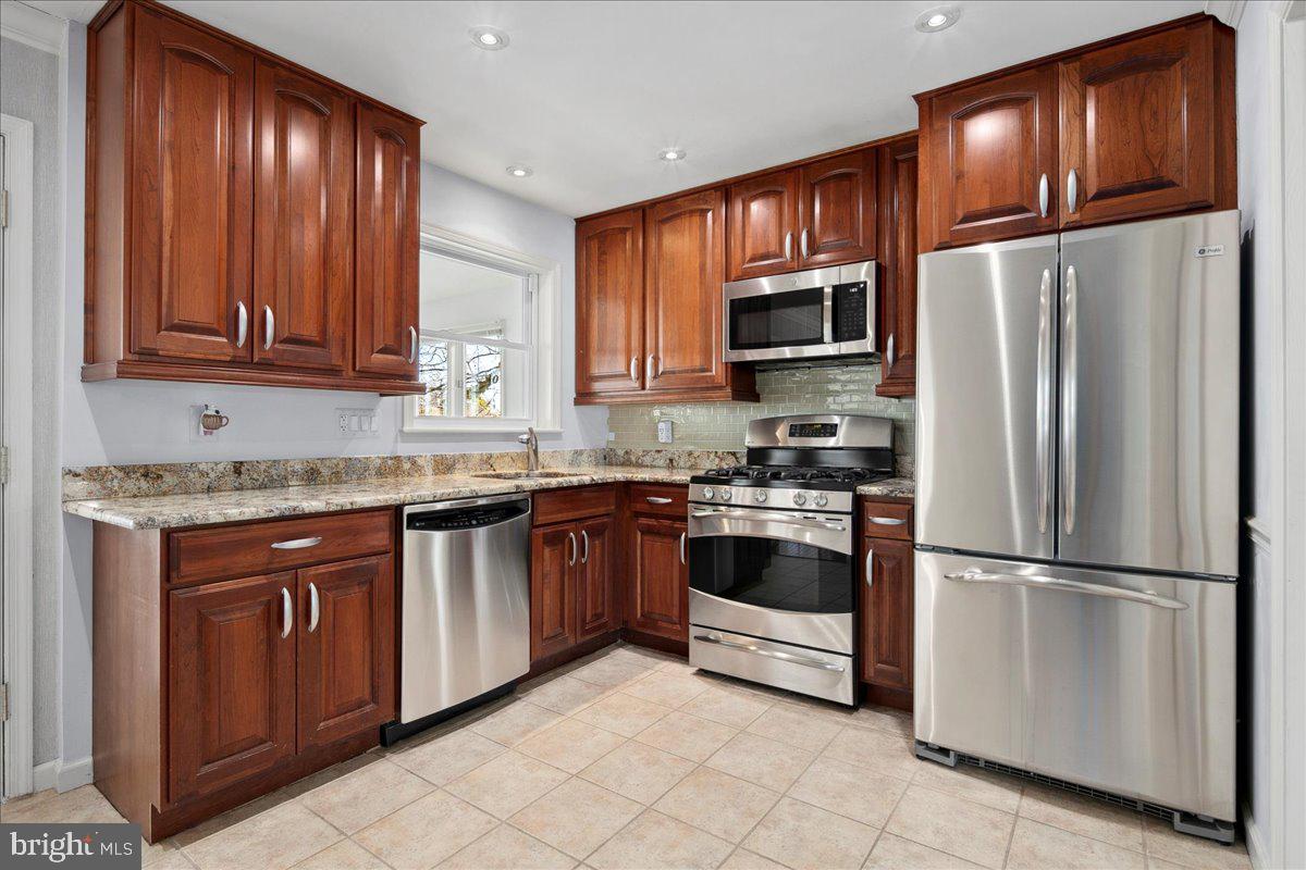 RIVERSIDE ESTATES - Residential