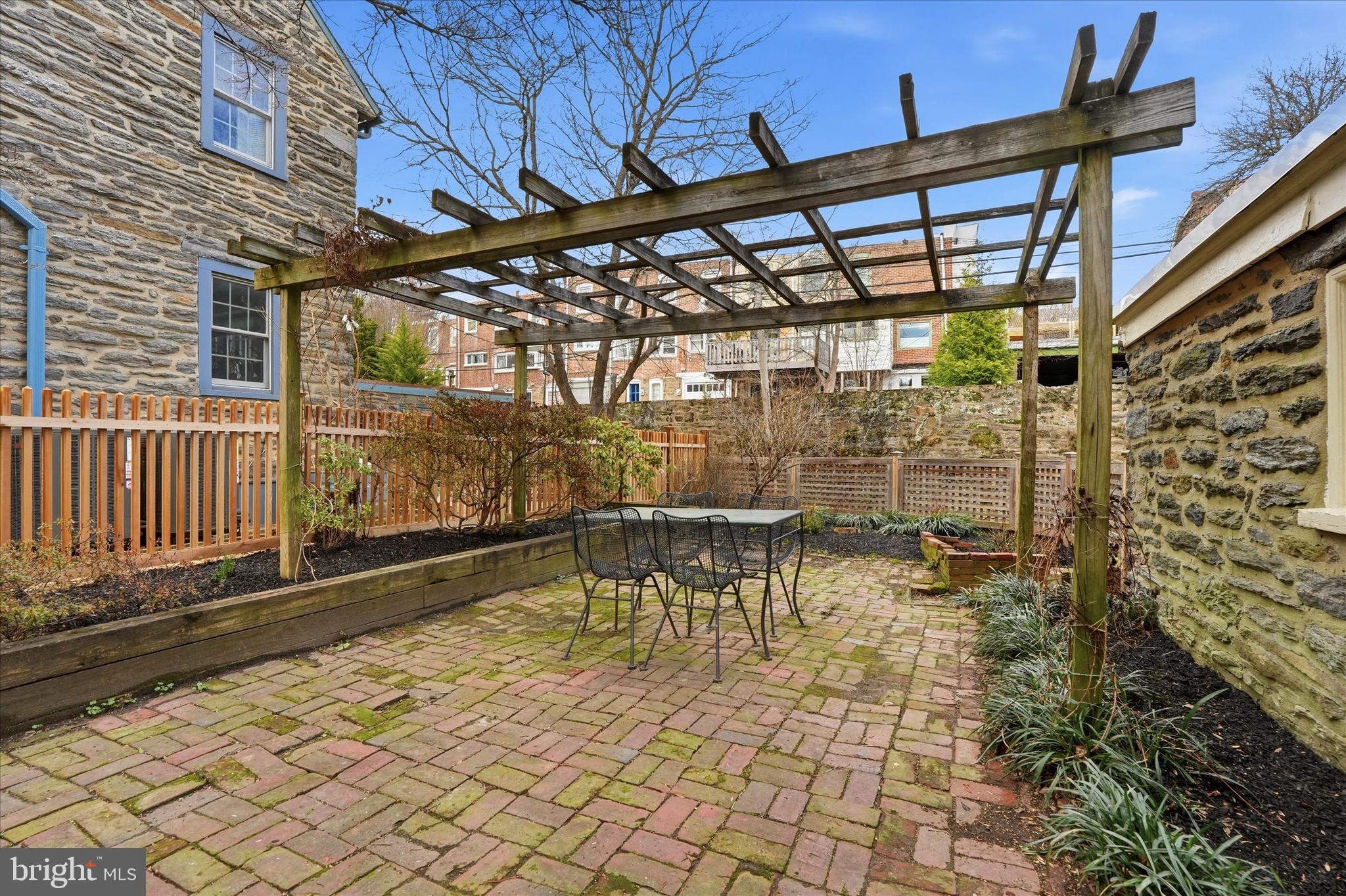 CHESTNUT HILL - Residential