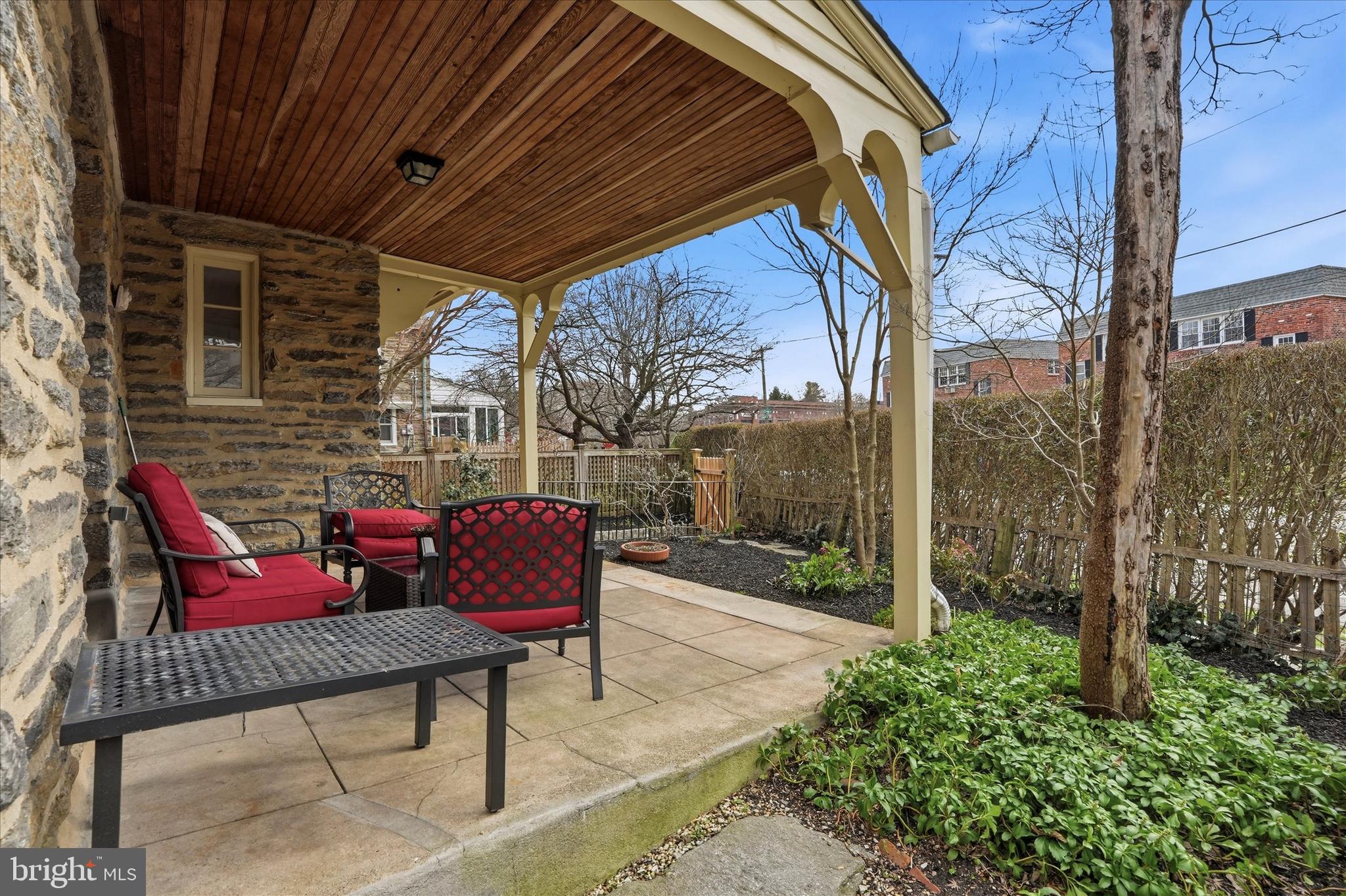 CHESTNUT HILL - Residential