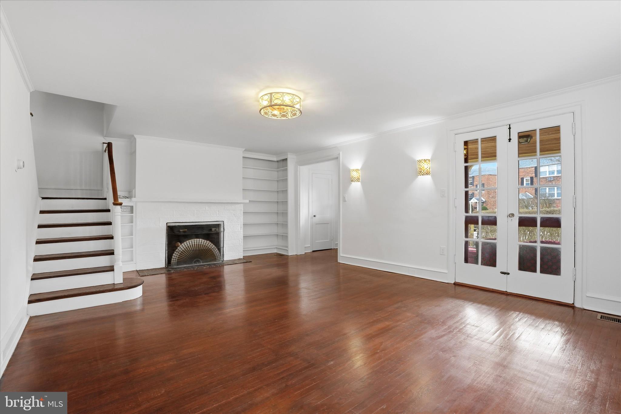 CHESTNUT HILL - Residential