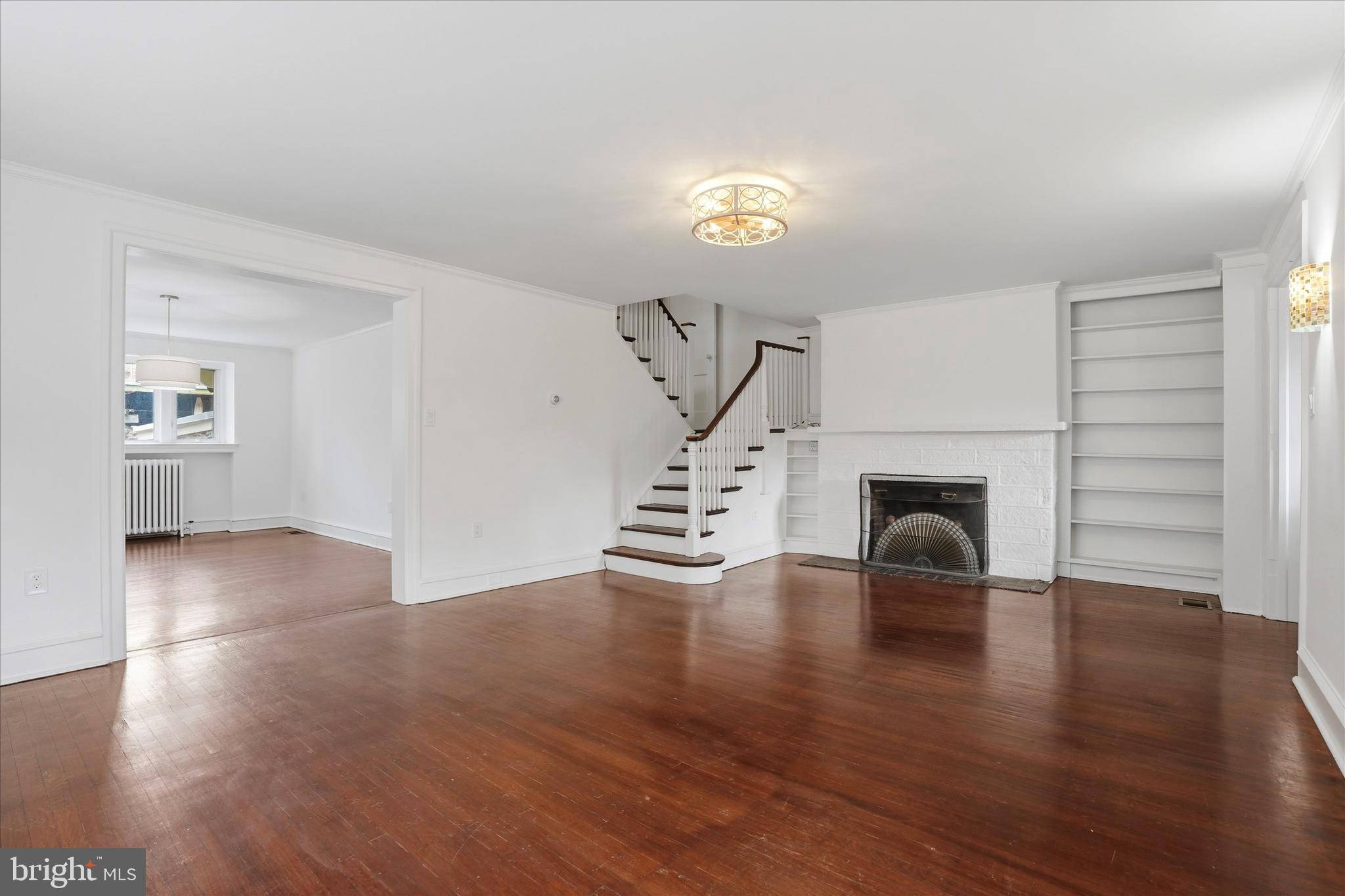 CHESTNUT HILL - Residential