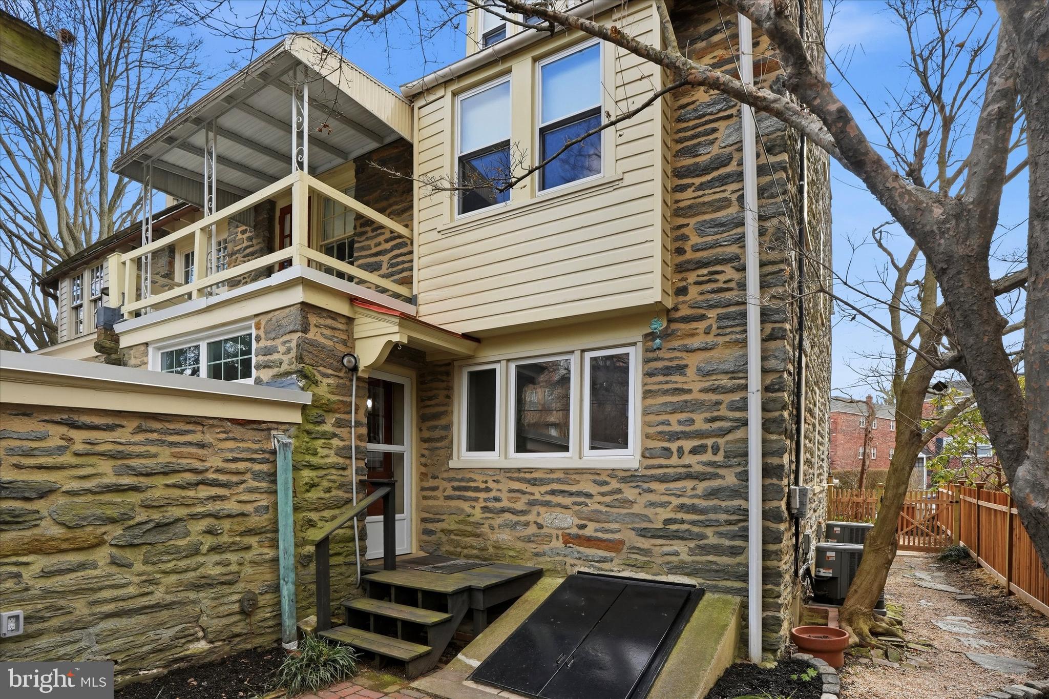 CHESTNUT HILL - Residential