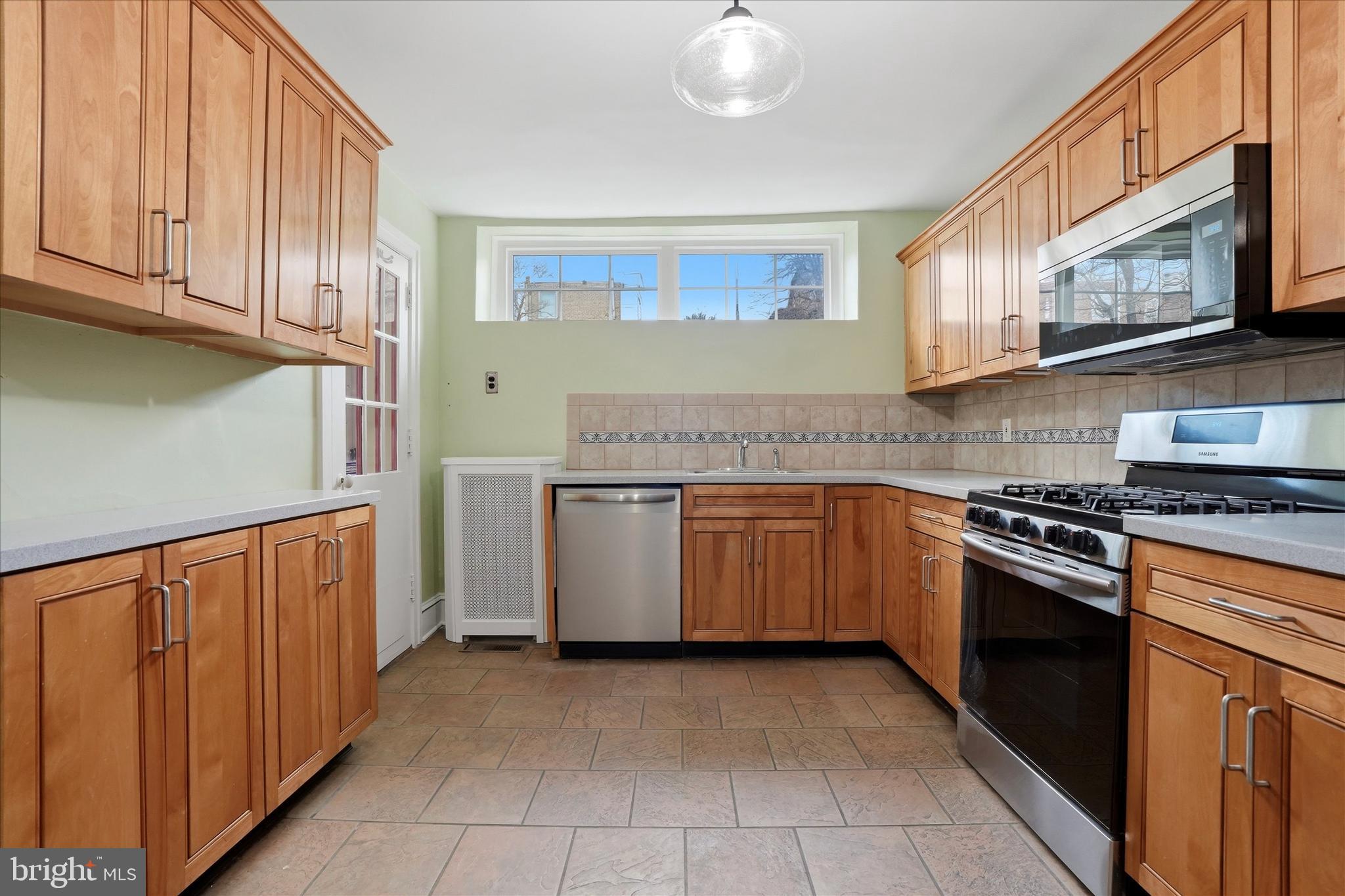 CHESTNUT HILL - Residential