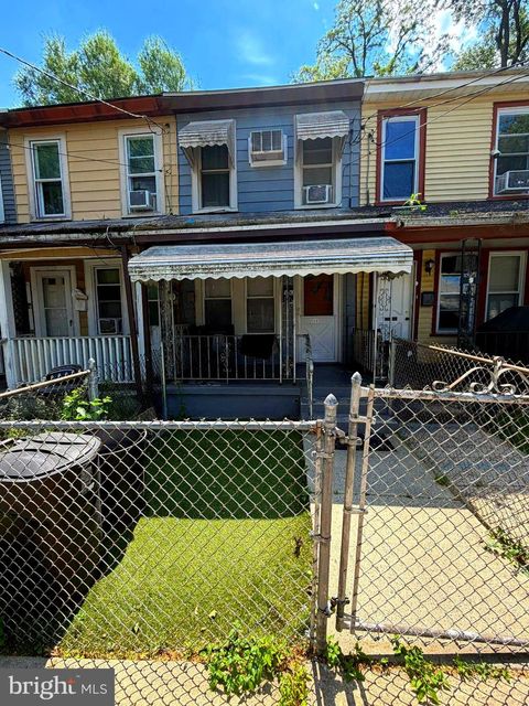 Townhouse For Sale - 11 Race Street<br/> TRENTON, NJ 08638