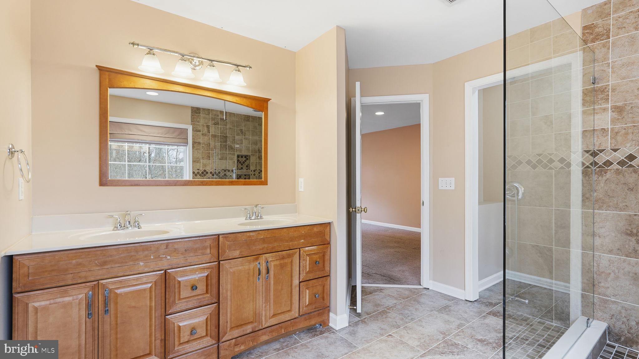 SHADOW WOODS - Residential