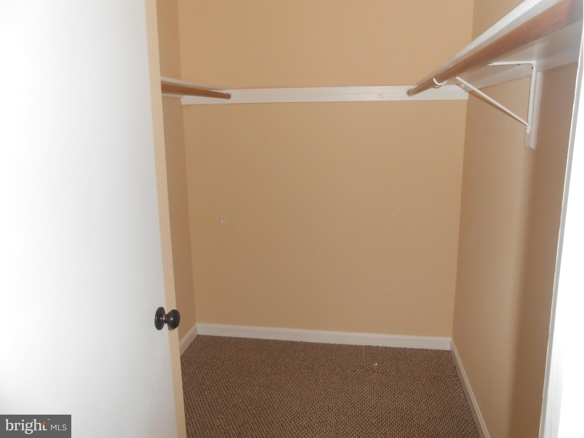 LAKESIDE - Residential Lease