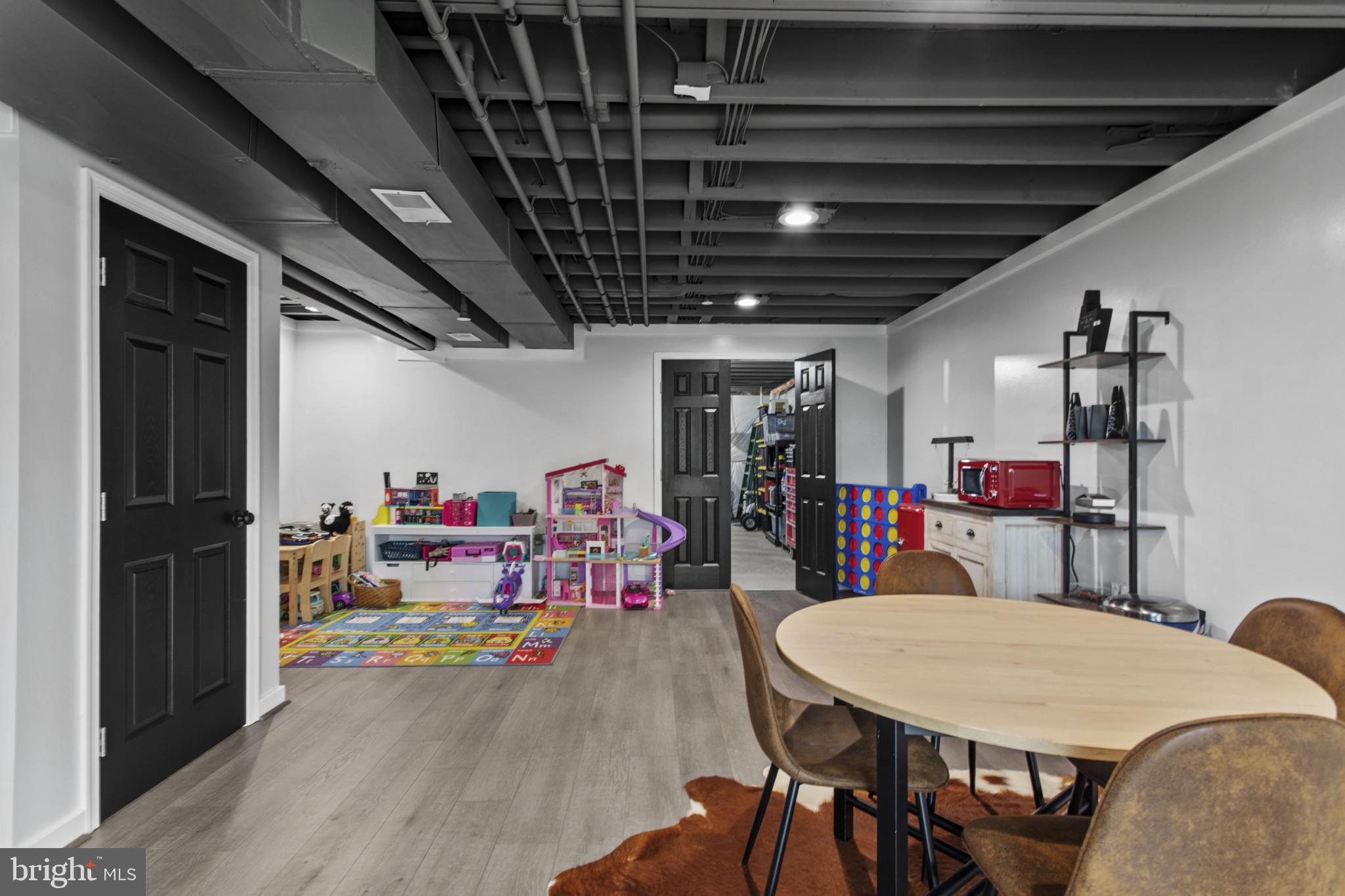 HAMPSTEAD - Residential