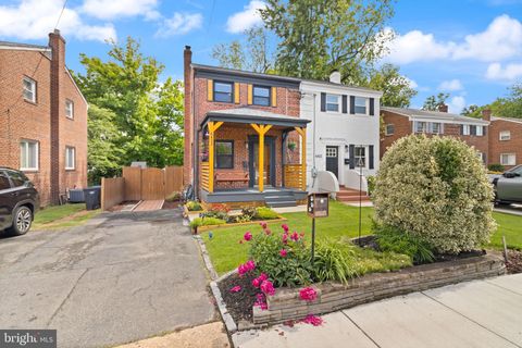 Townhouse For Sale - 4420 Vermont Avenue<br/> ALEXANDRIA, VA 22304