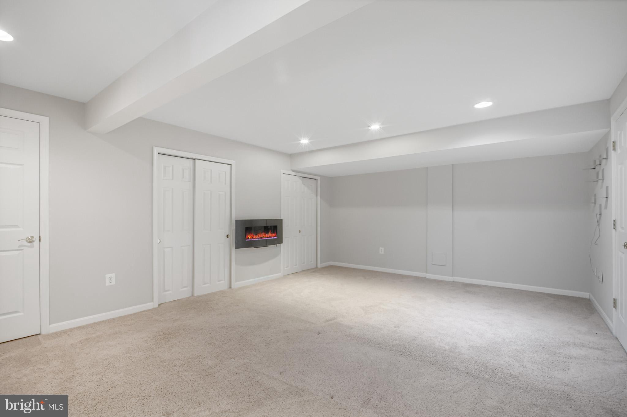 POPLAR HILLS - Residential