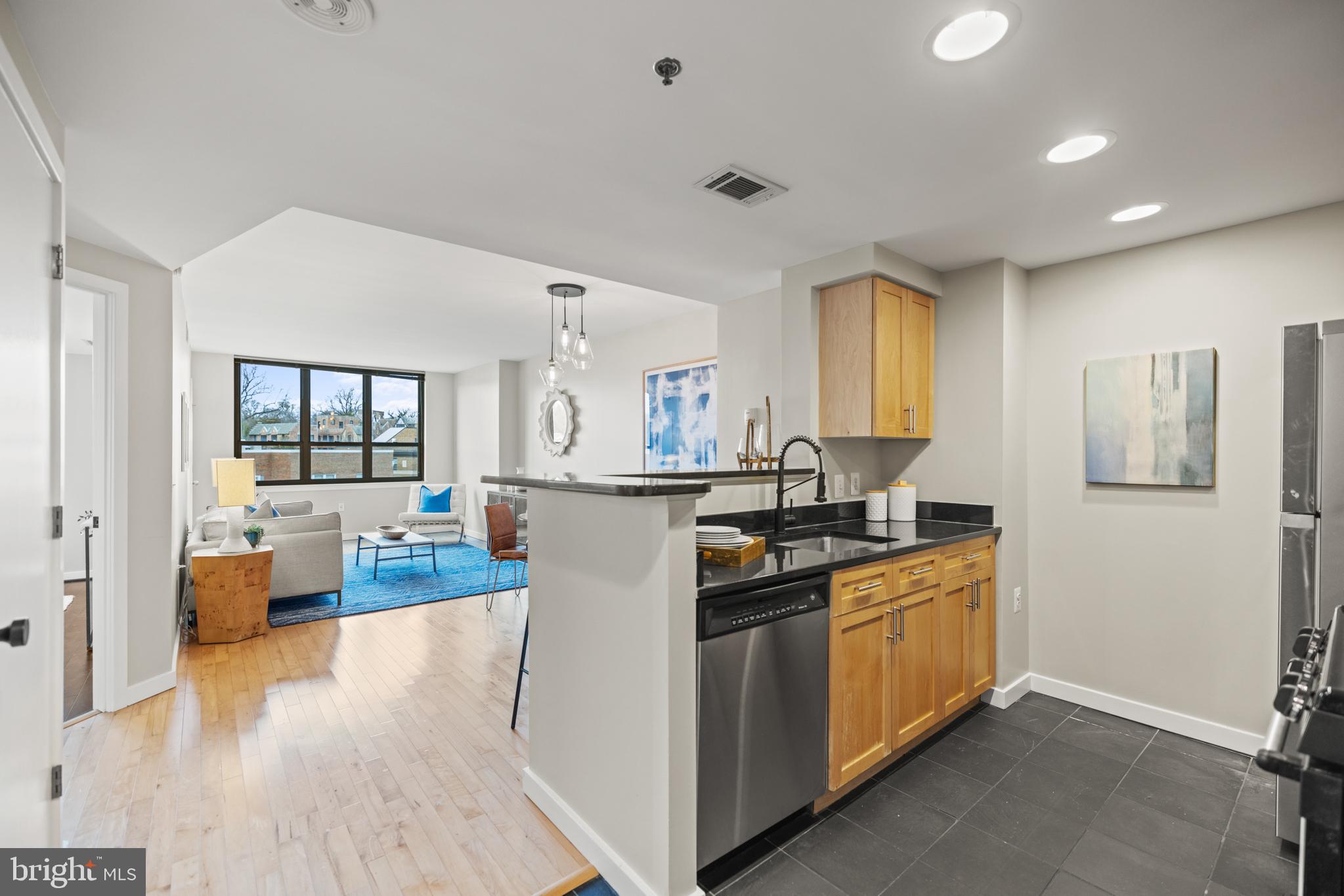 3883 CONNECTICUT AVENUE NW 702