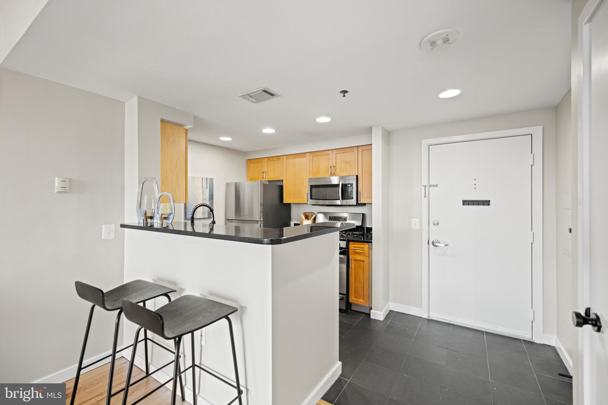 3883 CONNECTICUT AVENUE NW 702