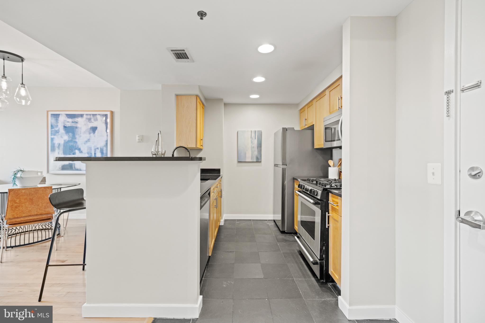 3883 CONNECTICUT AVENUE NW 702