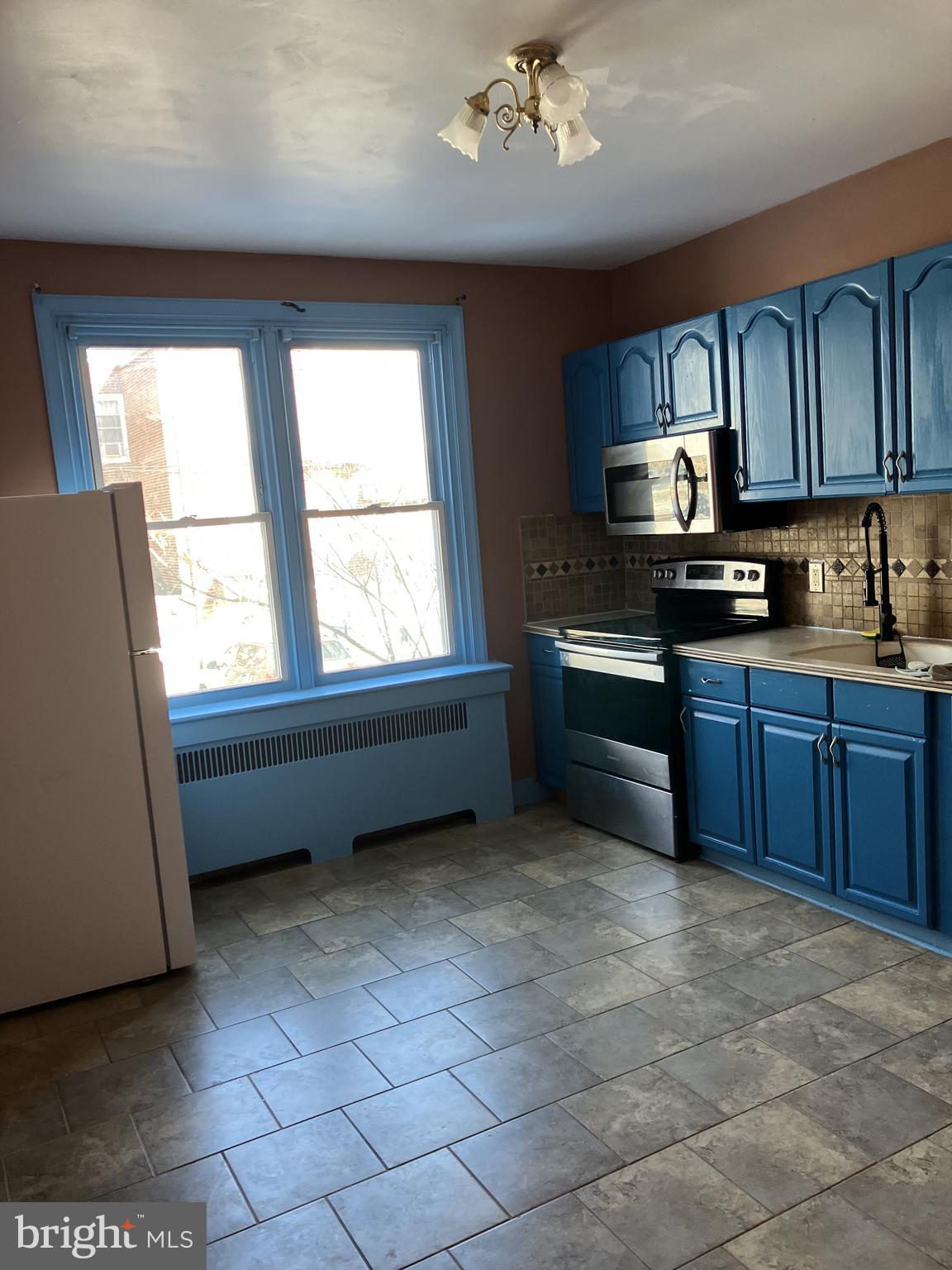 3303 GLENVIEW STREET