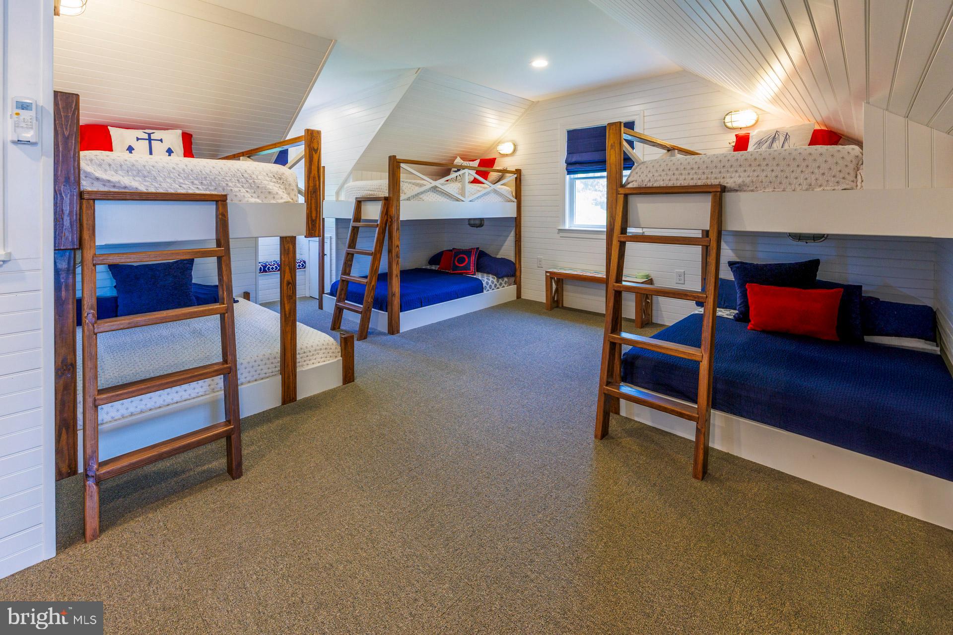 HOPKINS NECK - Residential