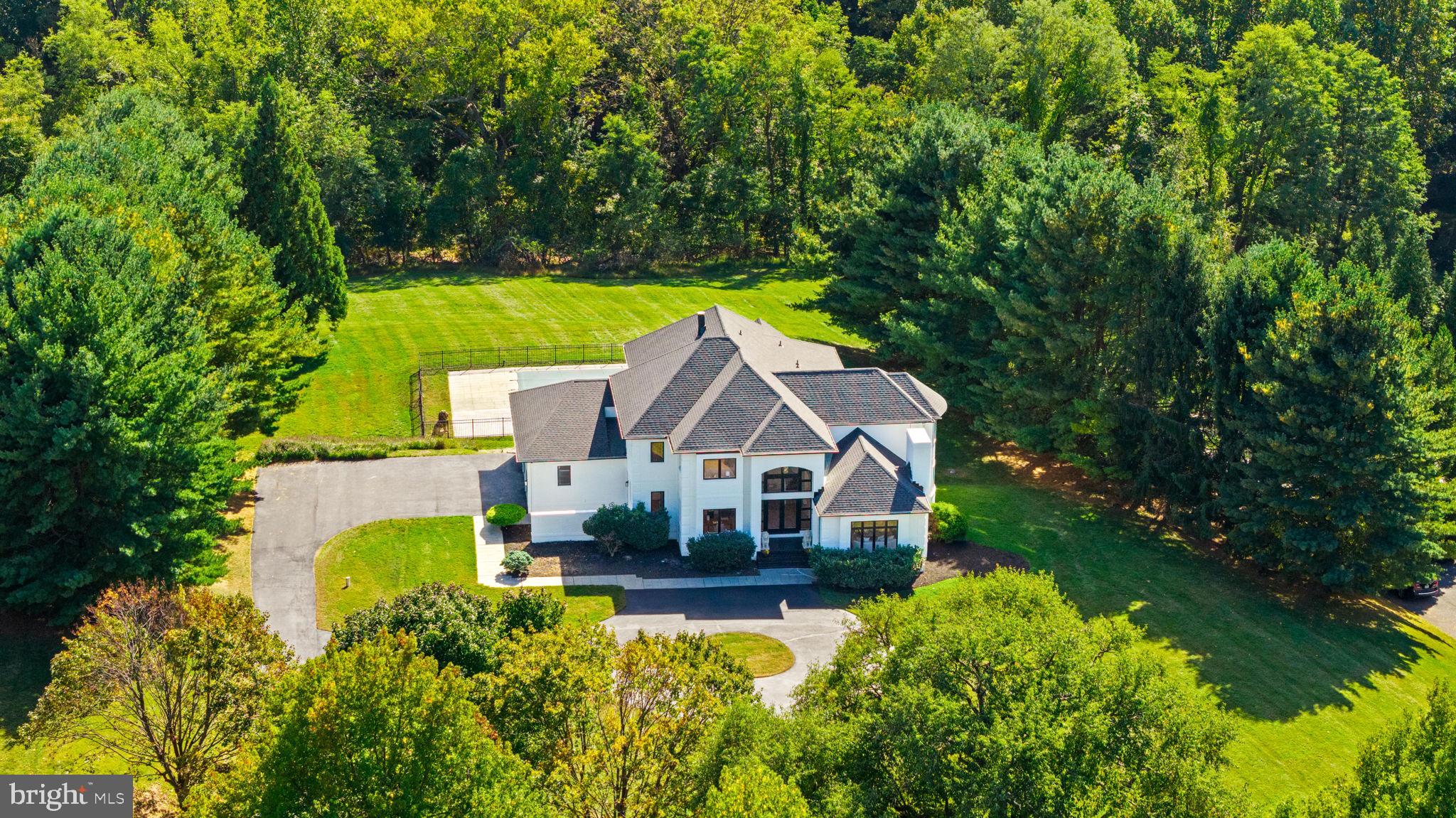 3 FOXCREEK COURT