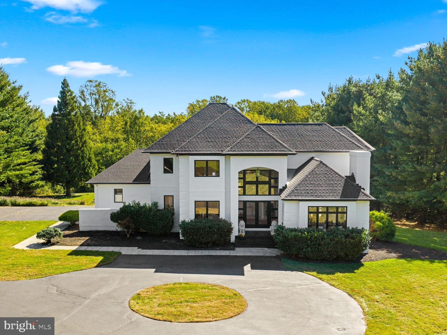3 FOXCREEK COURT