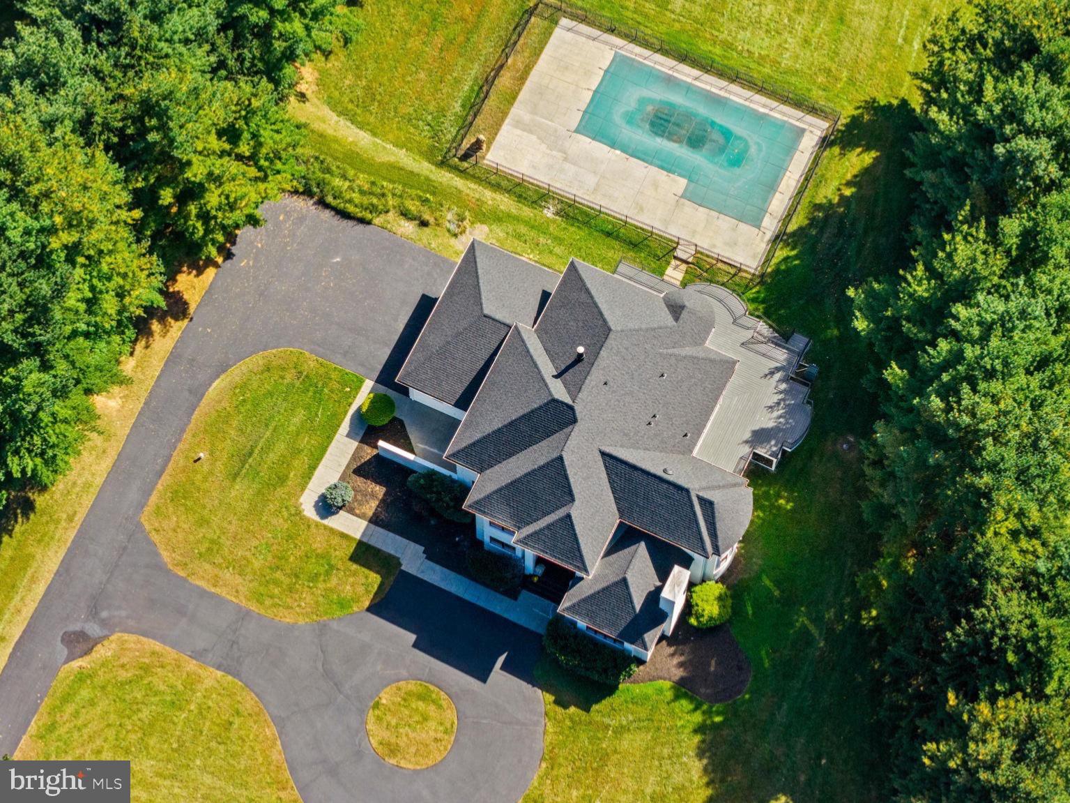 3 FOXCREEK COURT