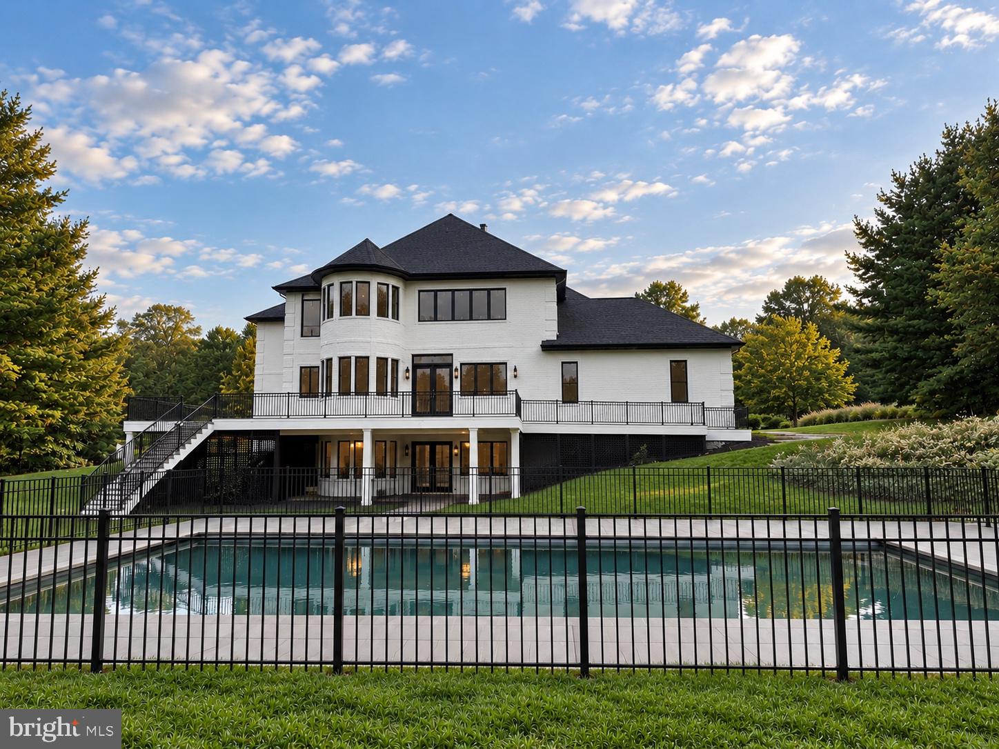 3 FOXCREEK COURT