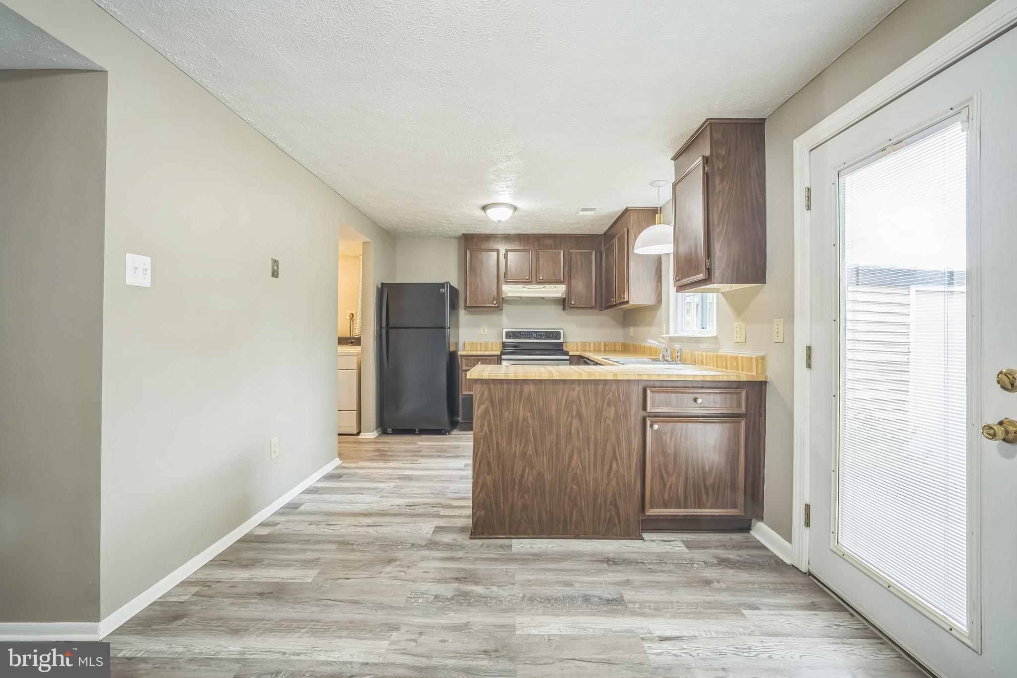 ROLLINGWOOD VILLAGE - Residential Lease