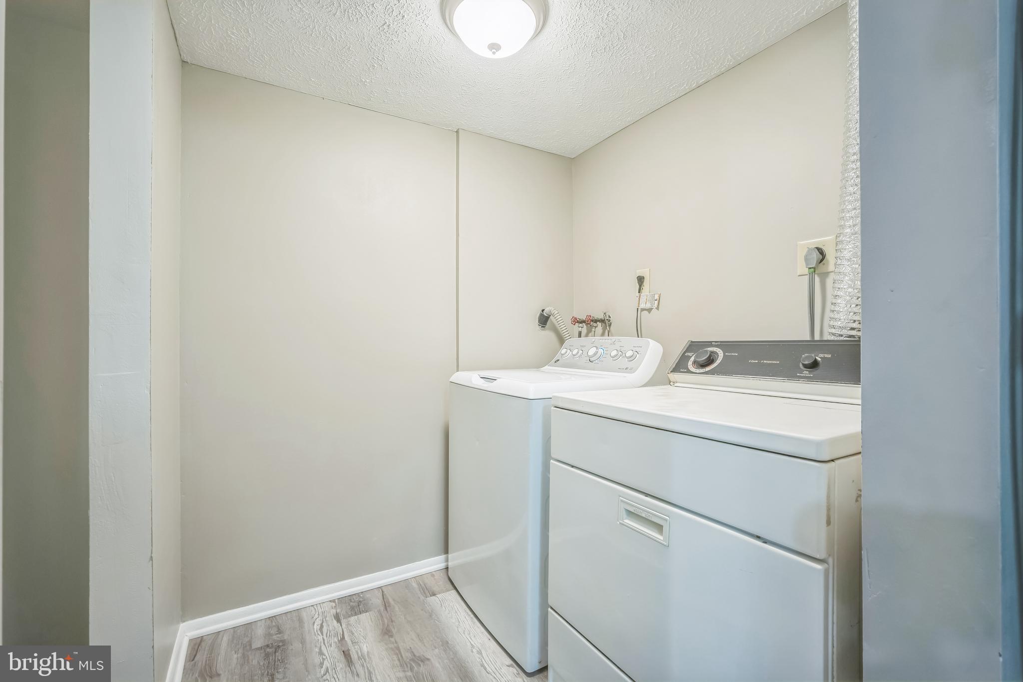 ROLLINGWOOD VILLAGE - Residential Lease