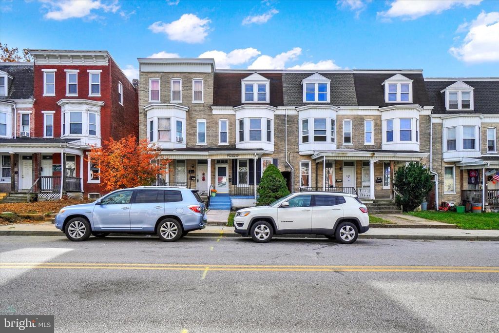 Photo of 236 W Jackson Street, YORK, PA 17401 (MLS # PAYK2092874)