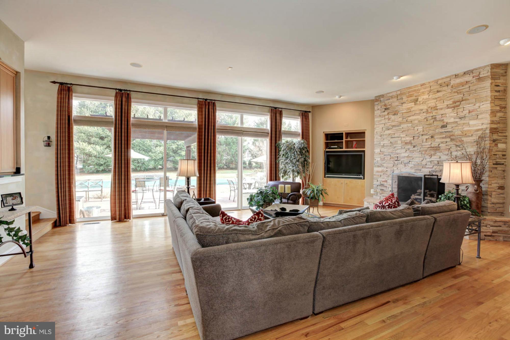 POTOMAC MANOR - Residential