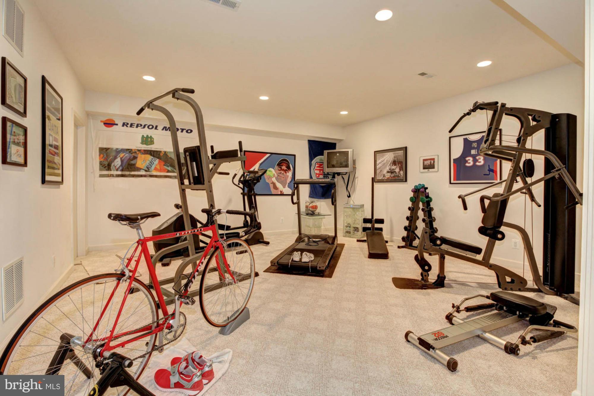 POTOMAC MANOR - Residential