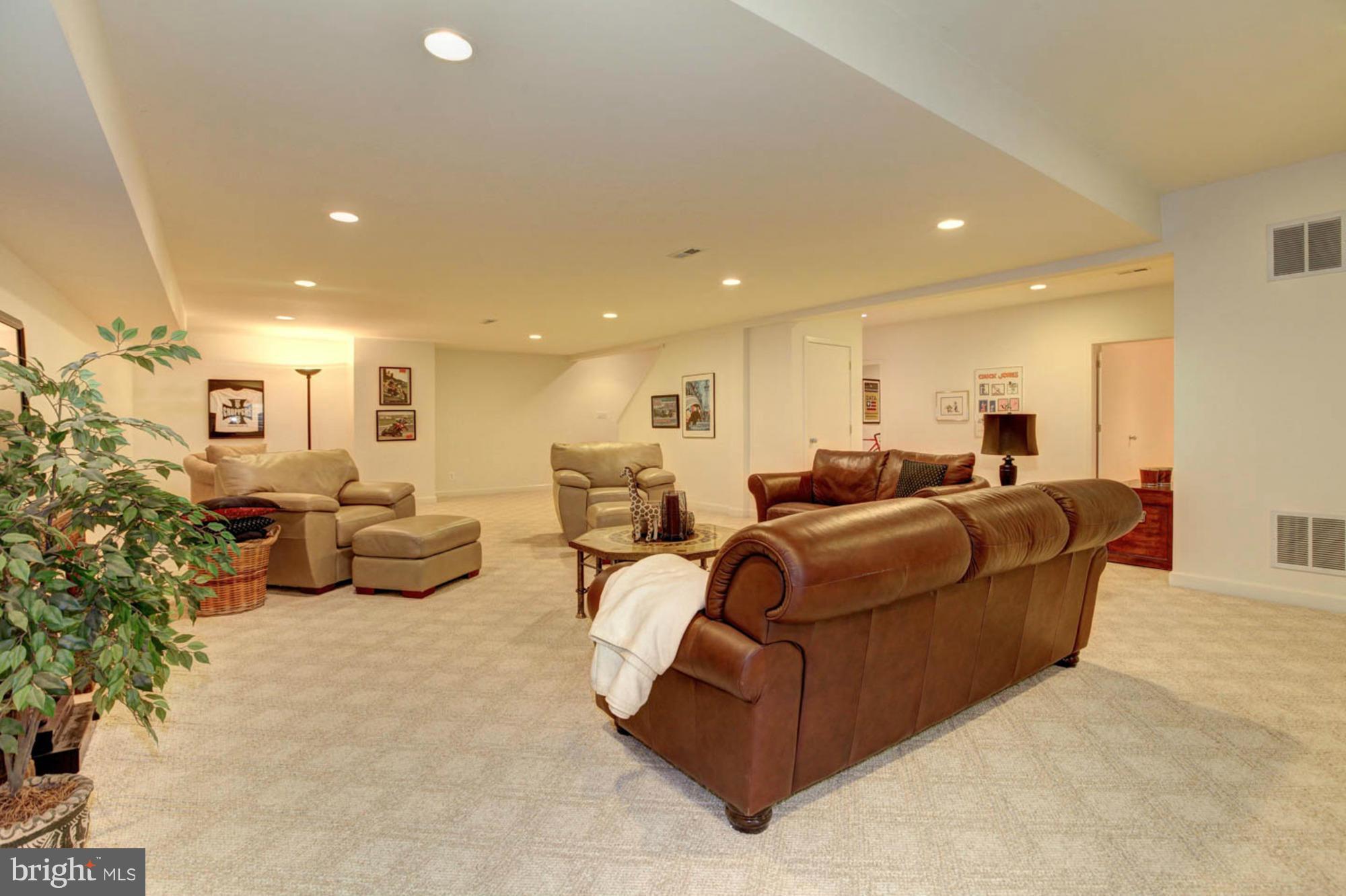 POTOMAC MANOR - Residential