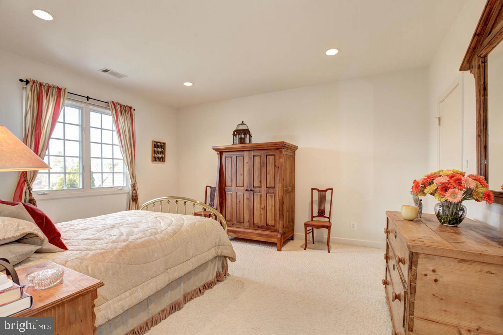 POTOMAC MANOR - Residential