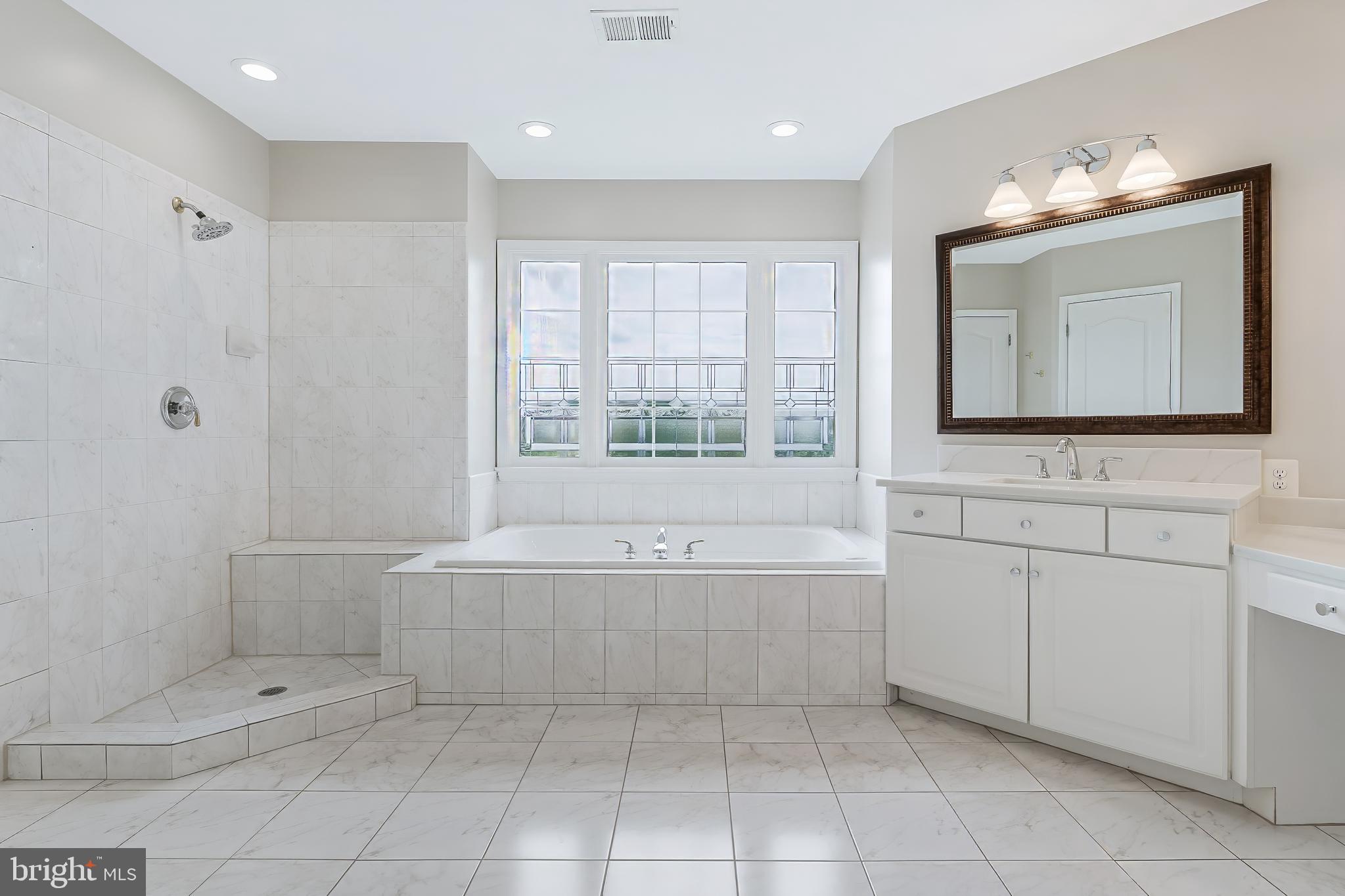 RIVER CREEK - Residential