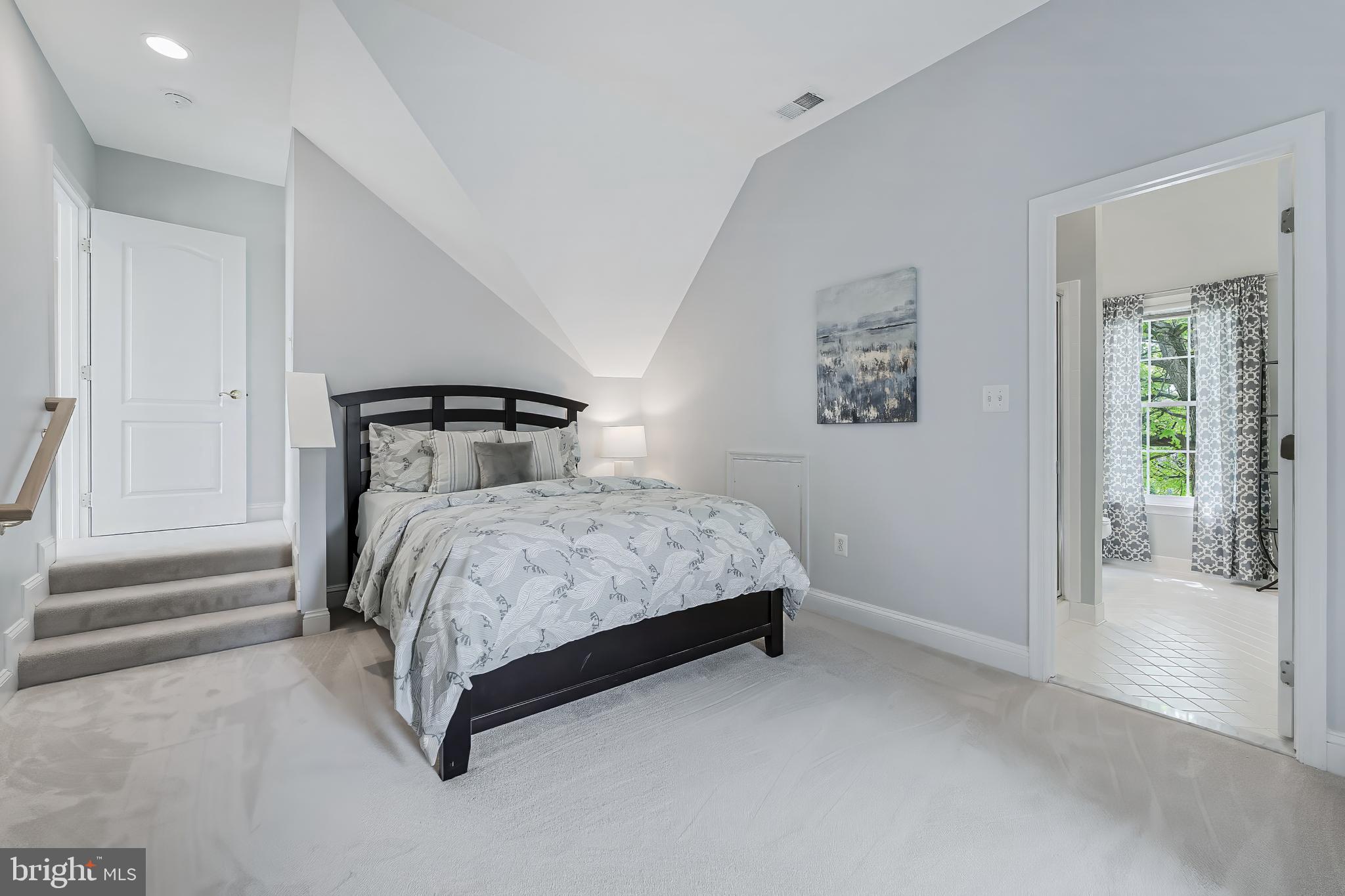 RIVER CREEK - Residential