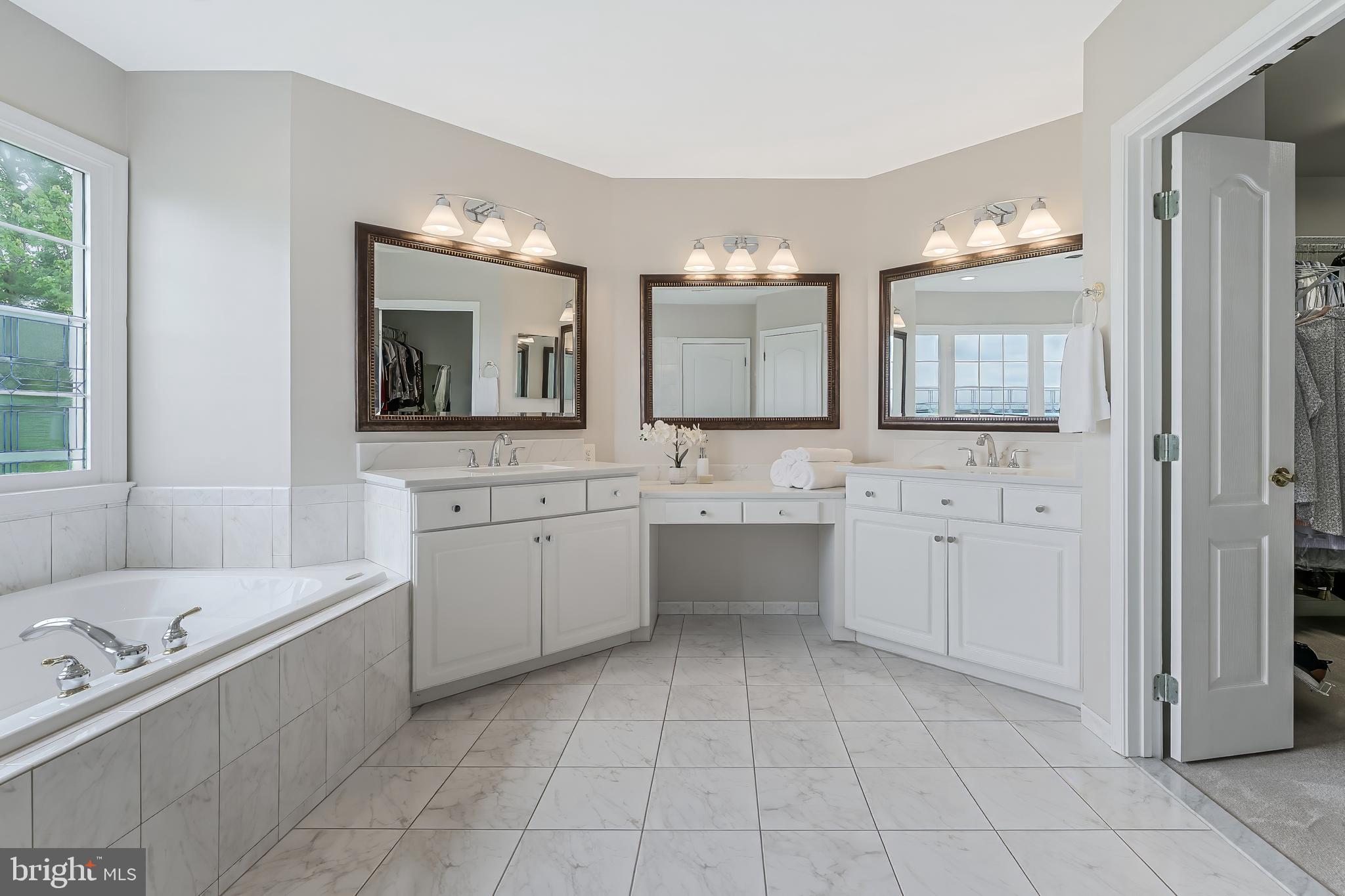 RIVER CREEK - Residential