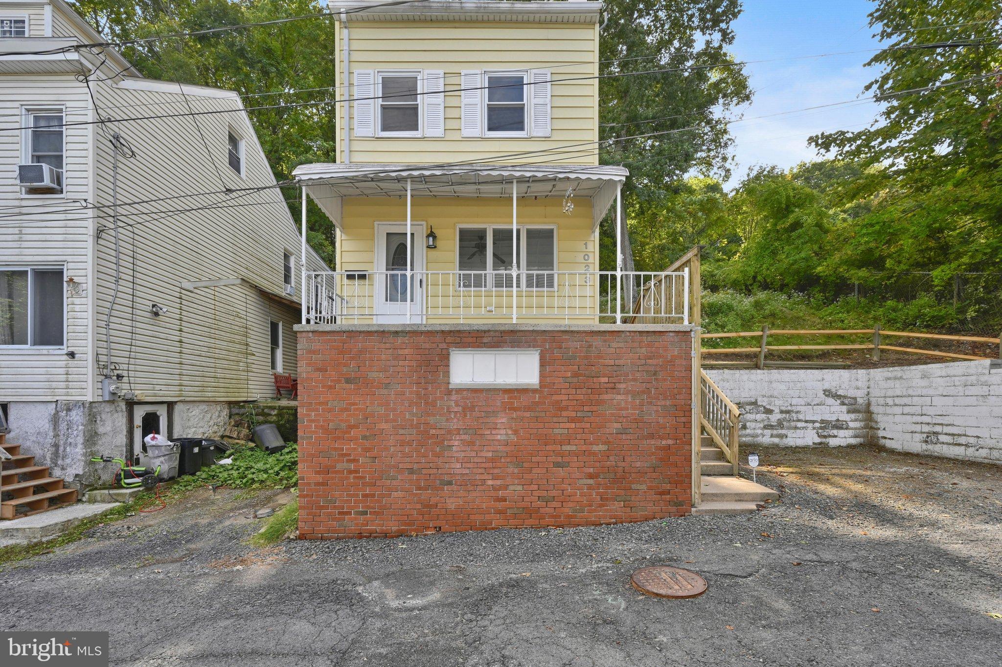 1023 W SCHUYLKILL AVENUE