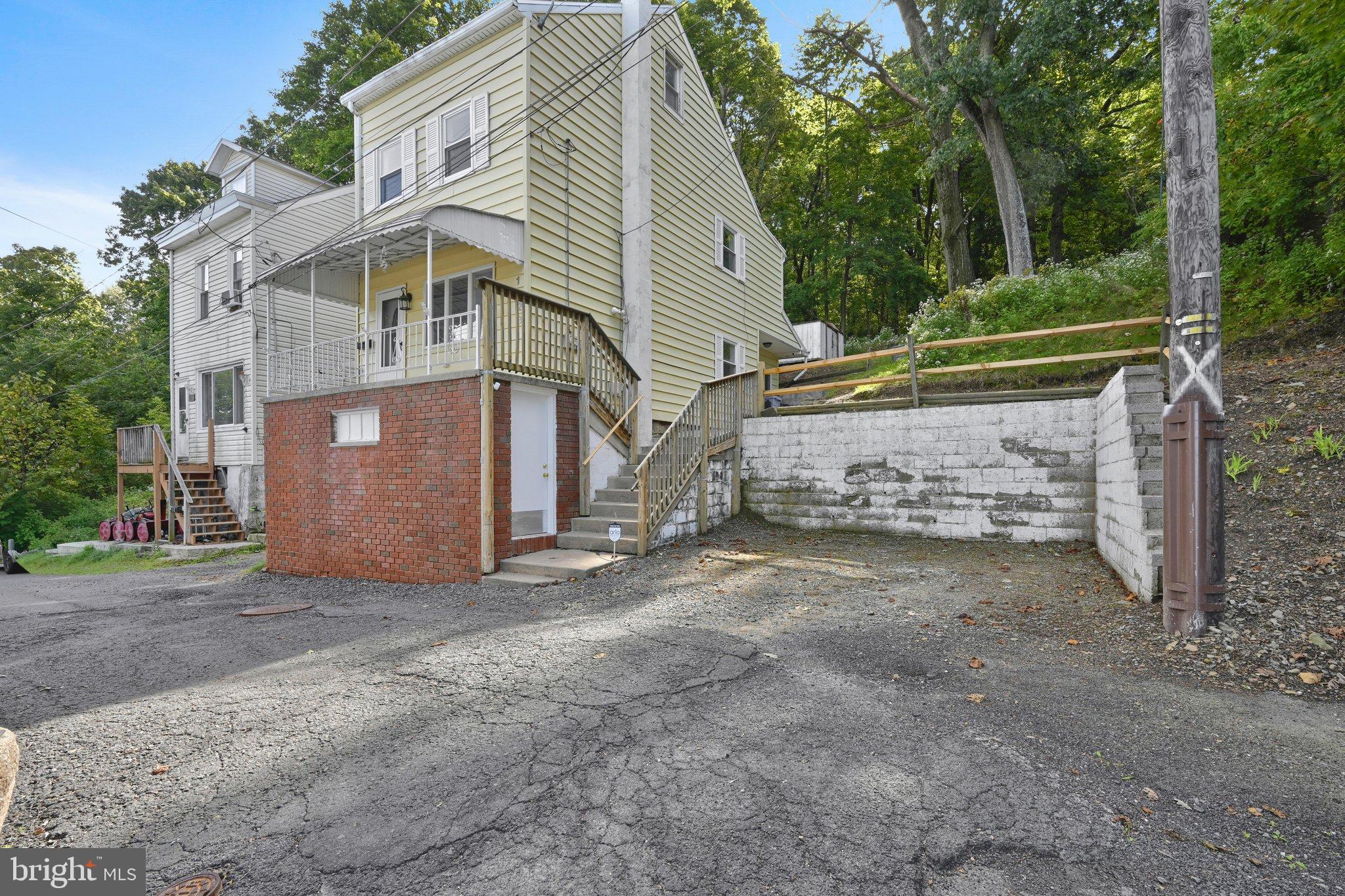 1023 W SCHUYLKILL AVENUE