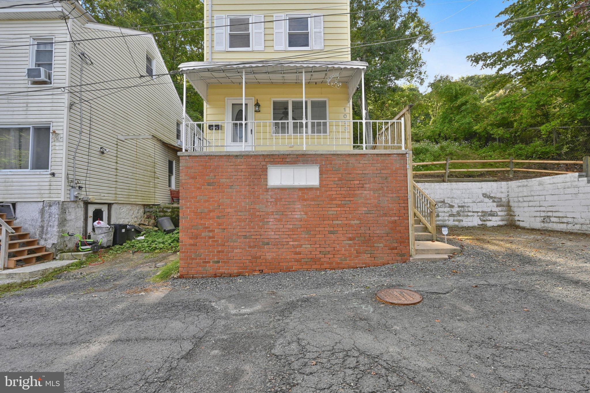 1023 W SCHUYLKILL AVENUE