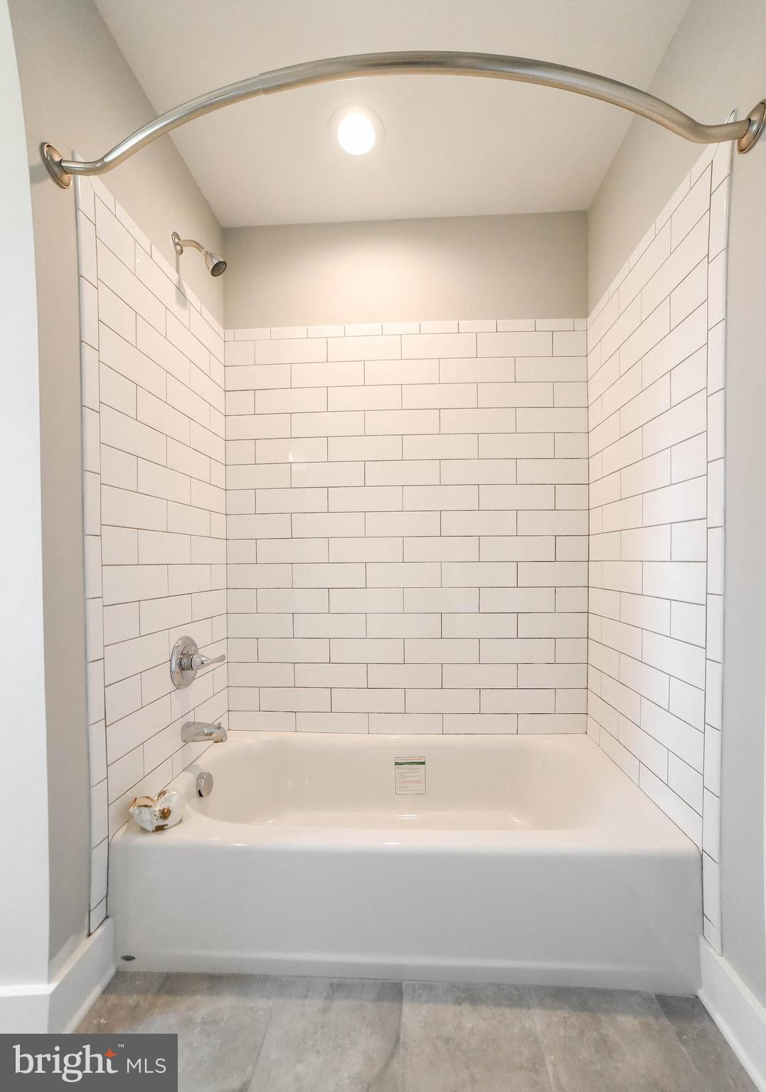 GOLDEN BEACH - Residential